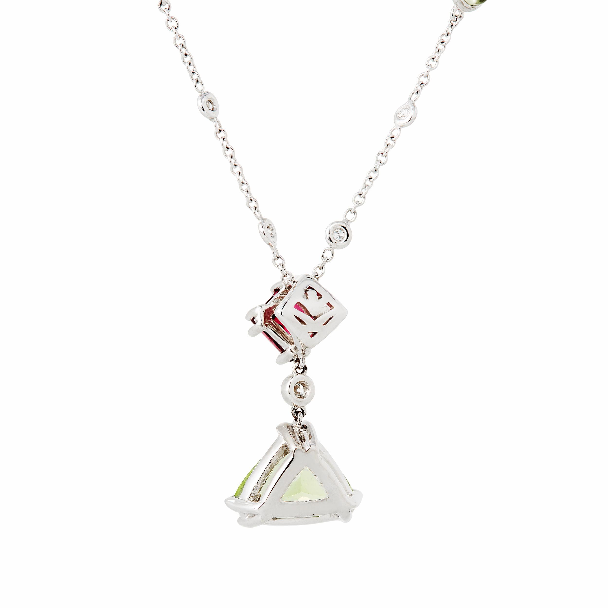 Modern 5.57 Carat Sugarloaf Rubellite Tourmaline, Peridot, and Diamond Necklace in 18K For Sale