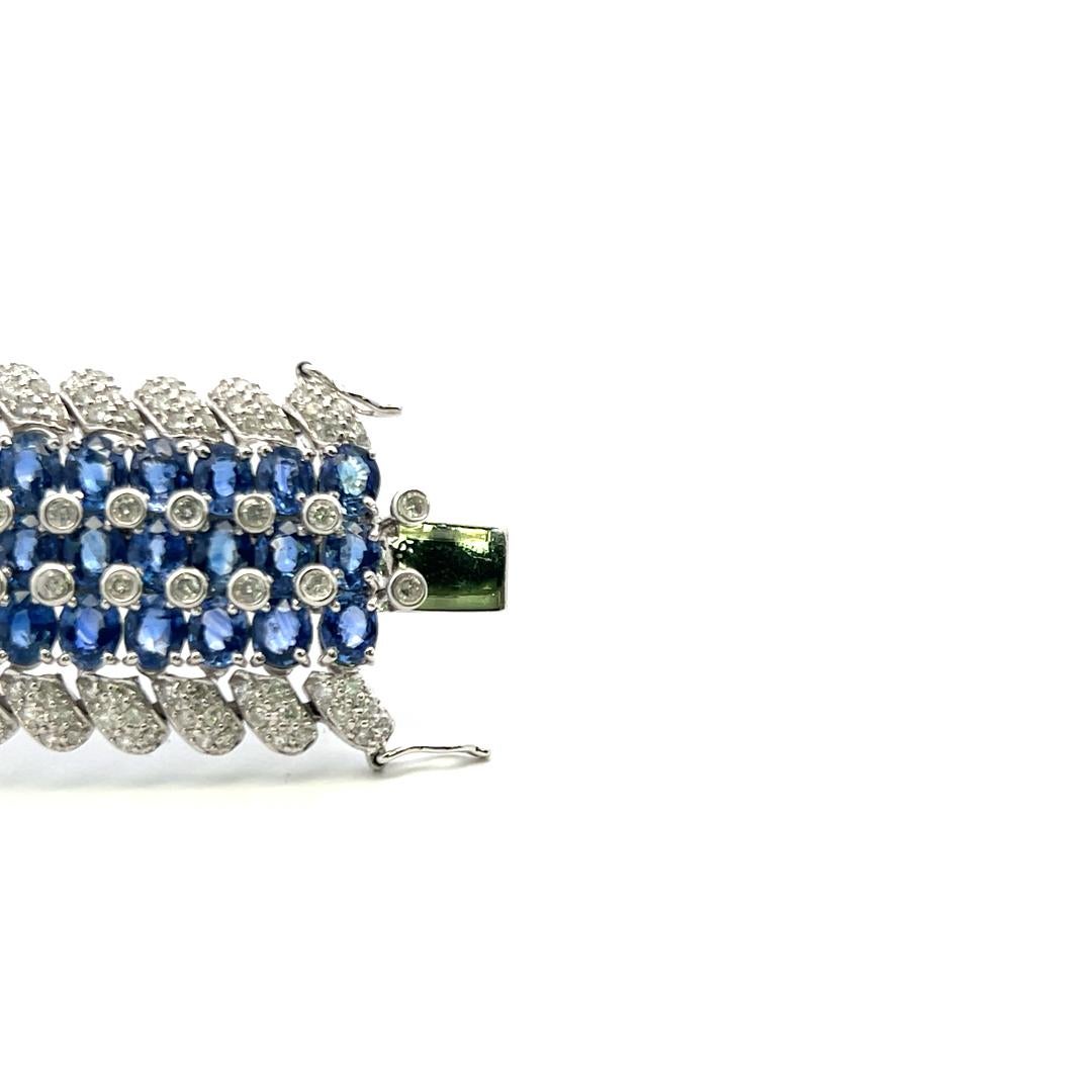 Bracelet à maillons 18 carats avec saphirs 55,70 carats et diamants ronds brillants de 7,90 carats en vente 2