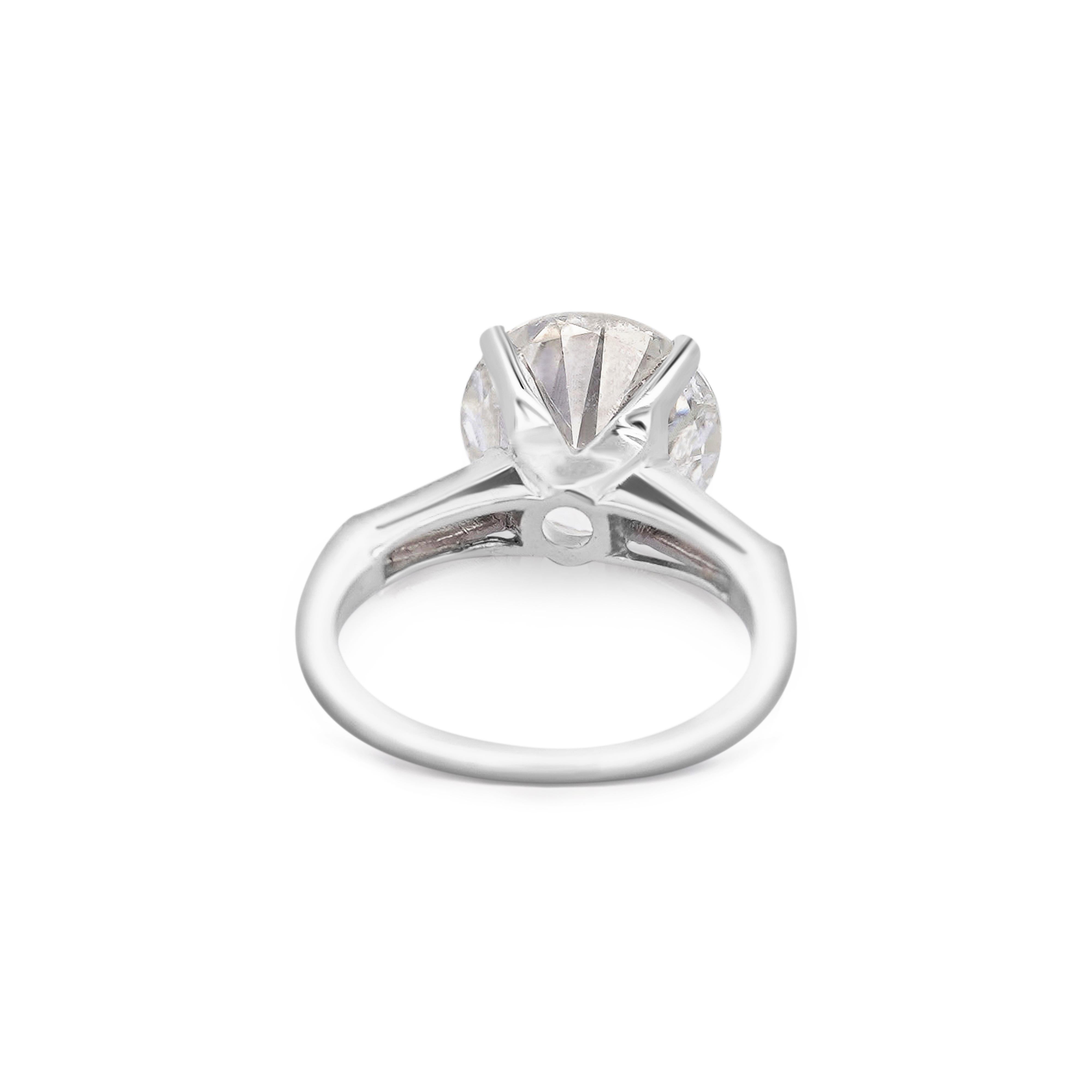 Anello di fidanzamento a 3 pietre con diamante taglio rotondo e Baguette laterale da 5,58 carati G/I1 in vendita 2