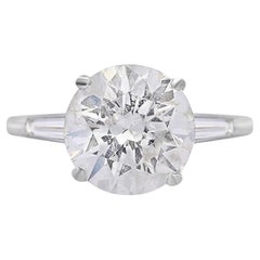 Anillo de compromiso de 3 piedras con diamante talla redonda y baguette lateral de 5,58 quilates G/I1