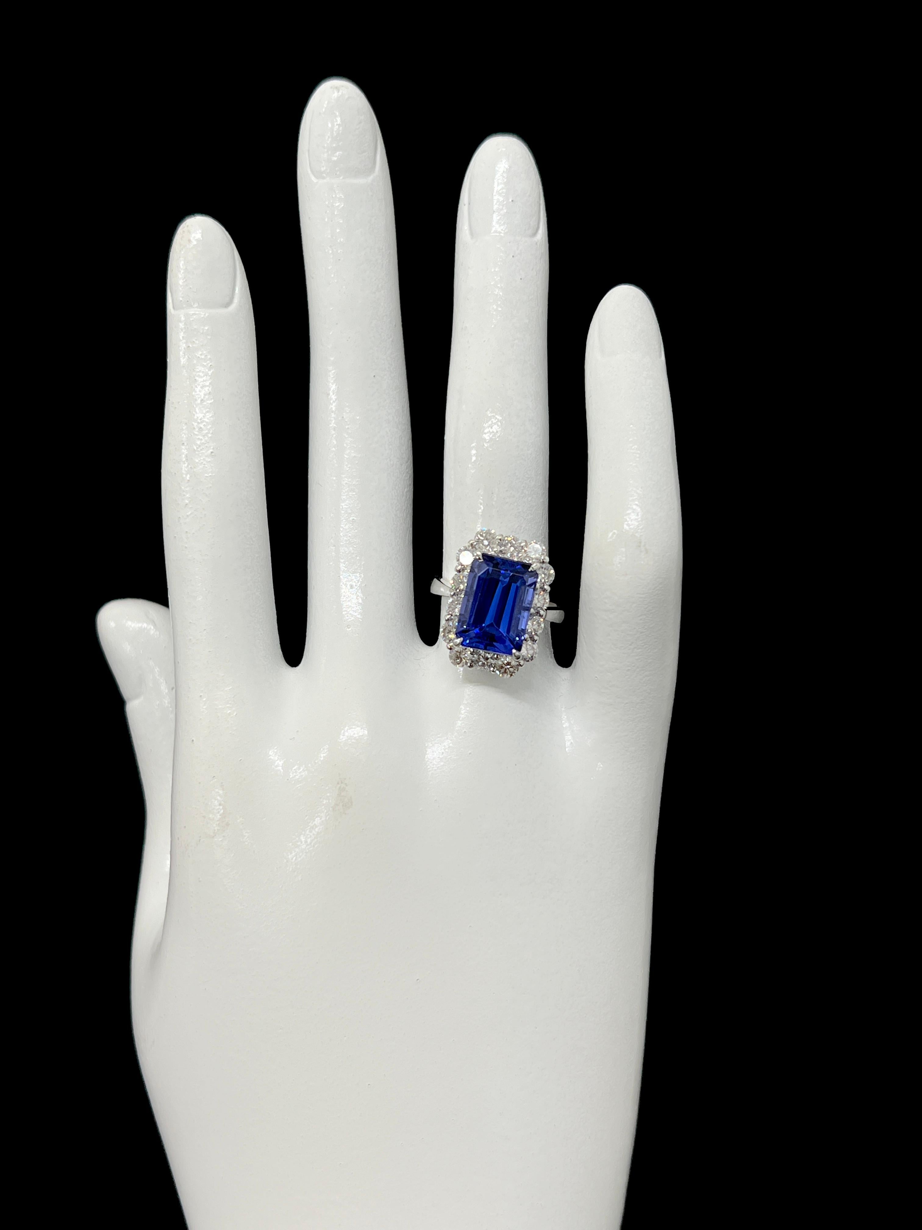 5.58 Carat Natural Octogon Tanzanite and Diamond Cocktail Ring Set in Platinum For Sale 1