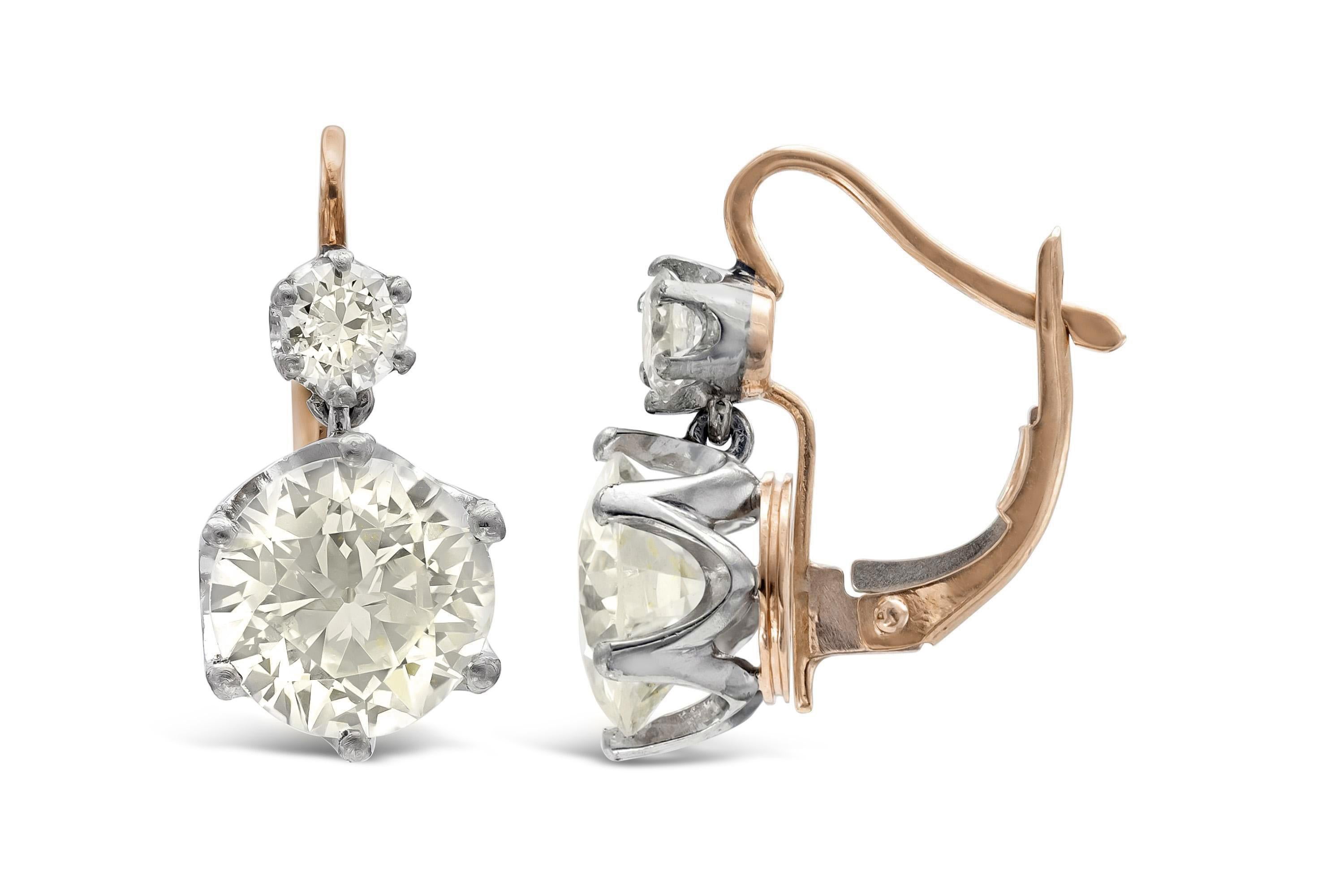 Victorien Boucles d'oreilles pendantes en diamant taille européenne 5.58 carats en vente