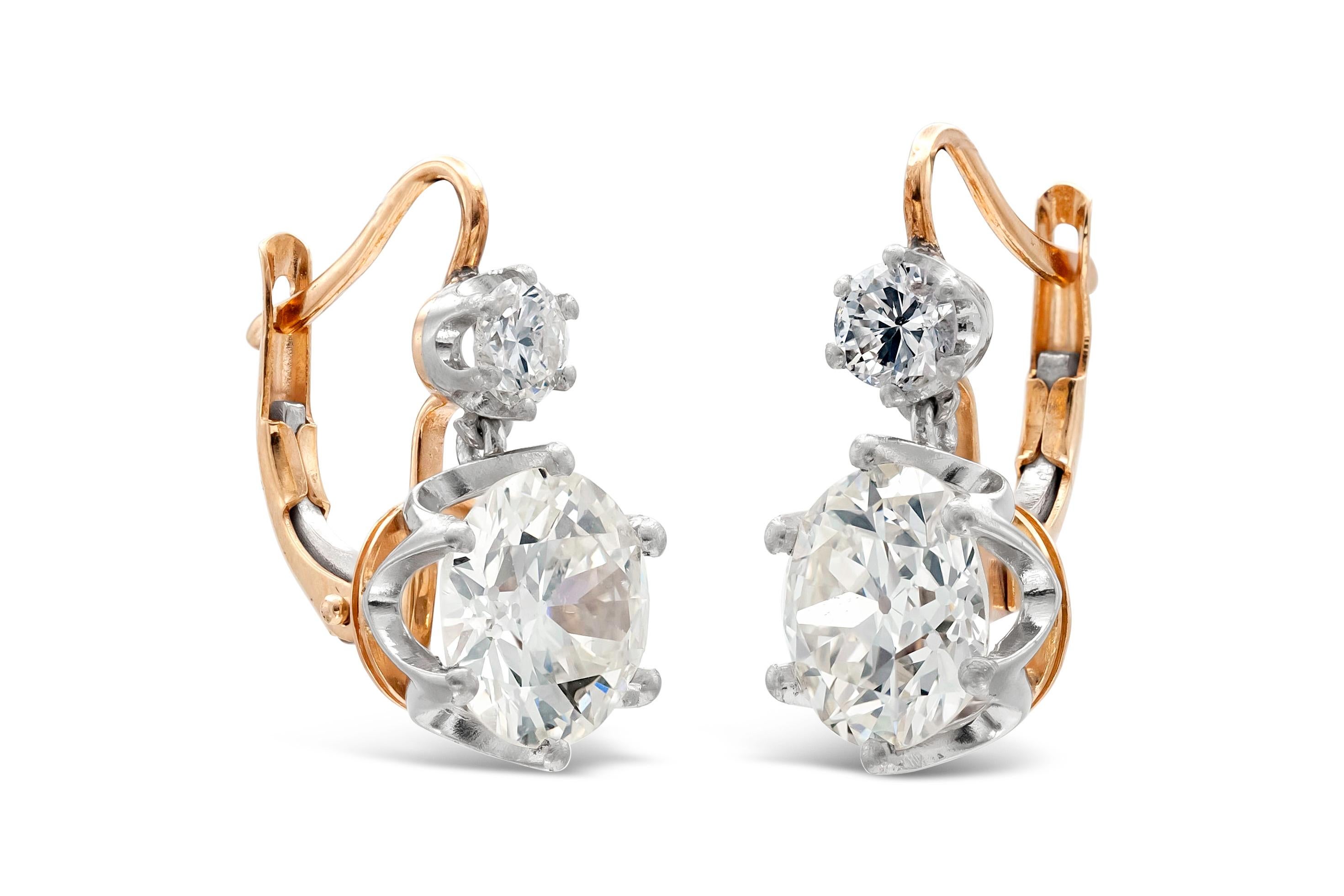 Boucles d'oreilles en goutte en diamants ronds et brillants de 5,58 carats Bon état - En vente à New York, NY
