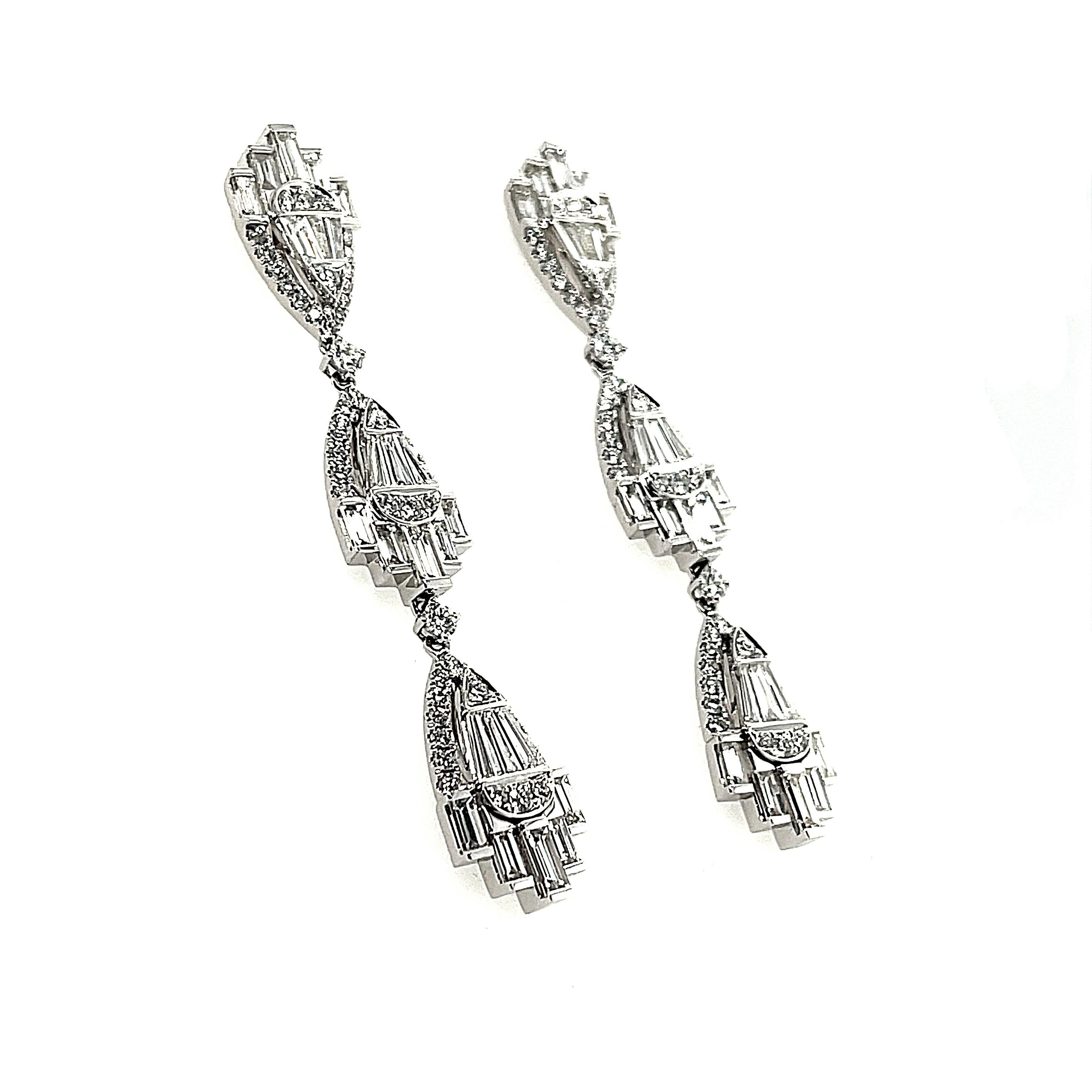 Art Deco Inspired Diamond Baguette Dangle Earrings, 5.58 Carats Total  For Sale 1