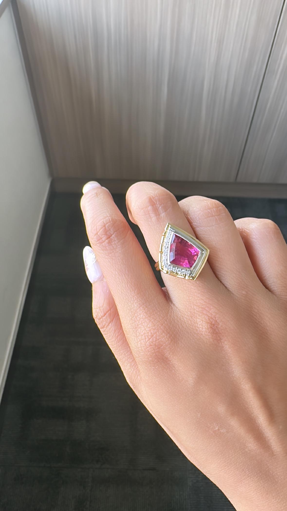 5.58 Carats Shield Cut Rubelite and Diamonds Cocktail Engagement Ring For Sale 3
