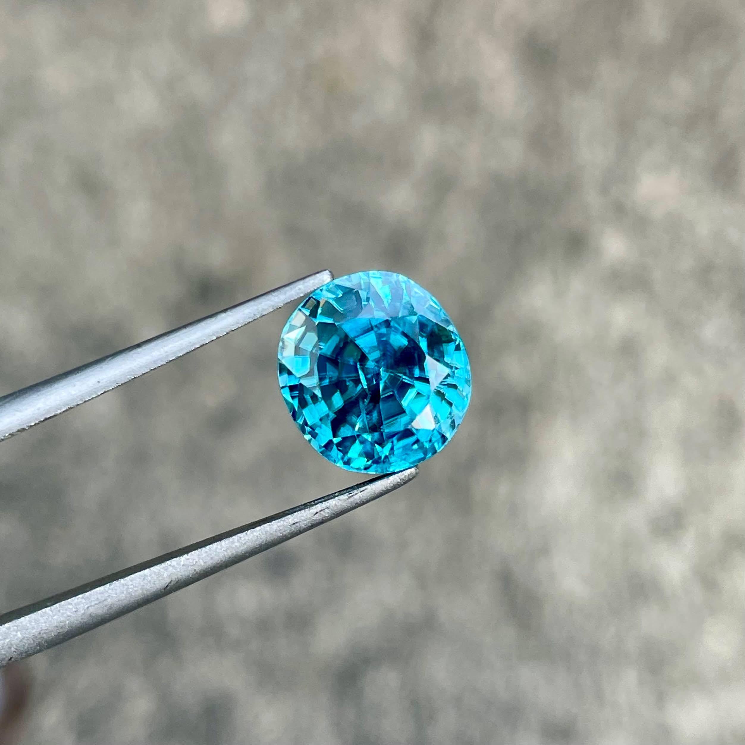 5.58 carats Tiffany Blue Zircon Stone Oval Cut Cambodian Gemstone In New Condition For Sale In Bangkok, TH