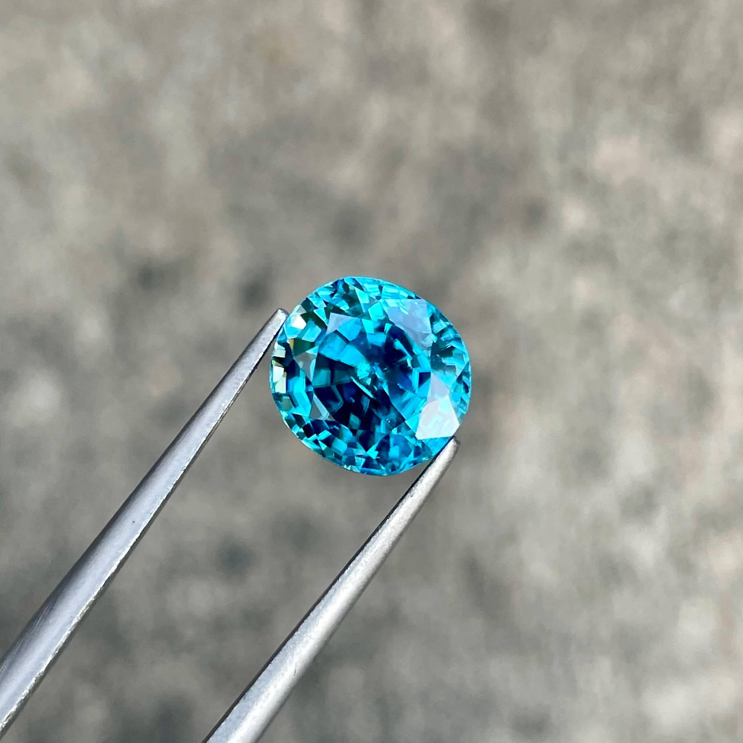 5.58 carats Tiffany Blue Zircon Stone Oval Cut Cambodian Gemstone For Sale 2
