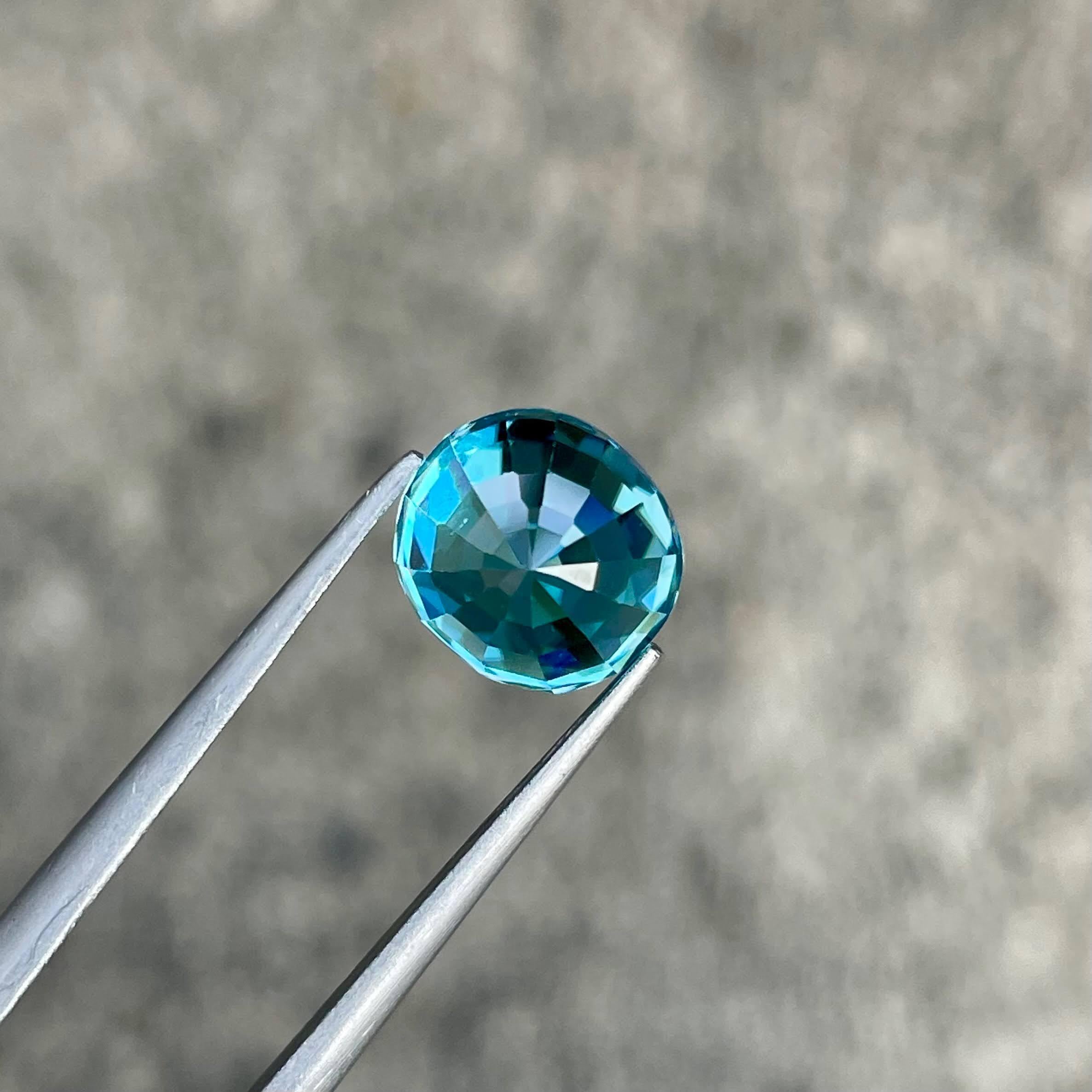5.58 carats Tiffany Blue Zircon Stone Oval Cut Cambodian Gemstone For Sale 3