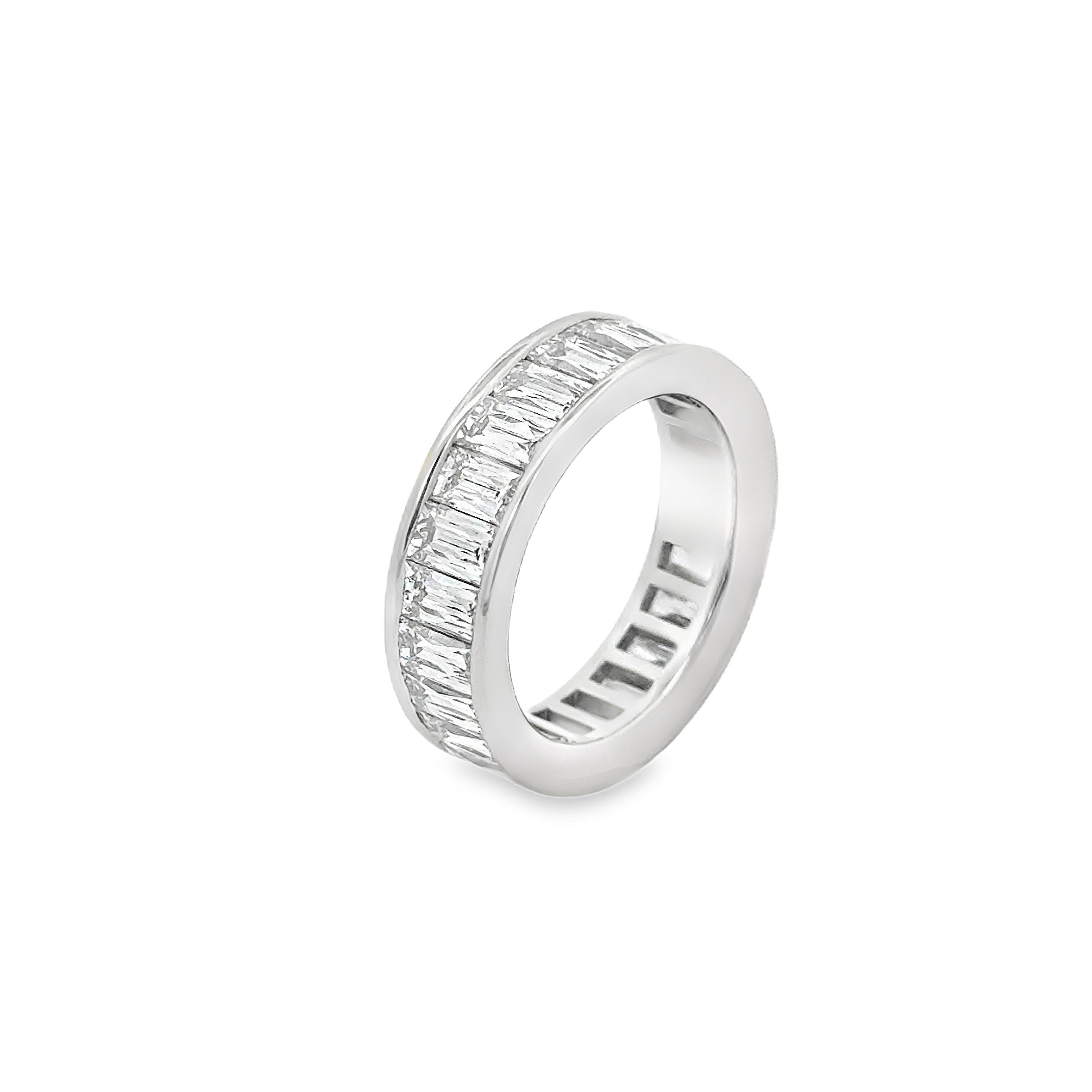 Roman Malakov 5.58 Carats Elongated French Cut Diamond Eternity Wedding Band In New Condition For Sale In New York, NY