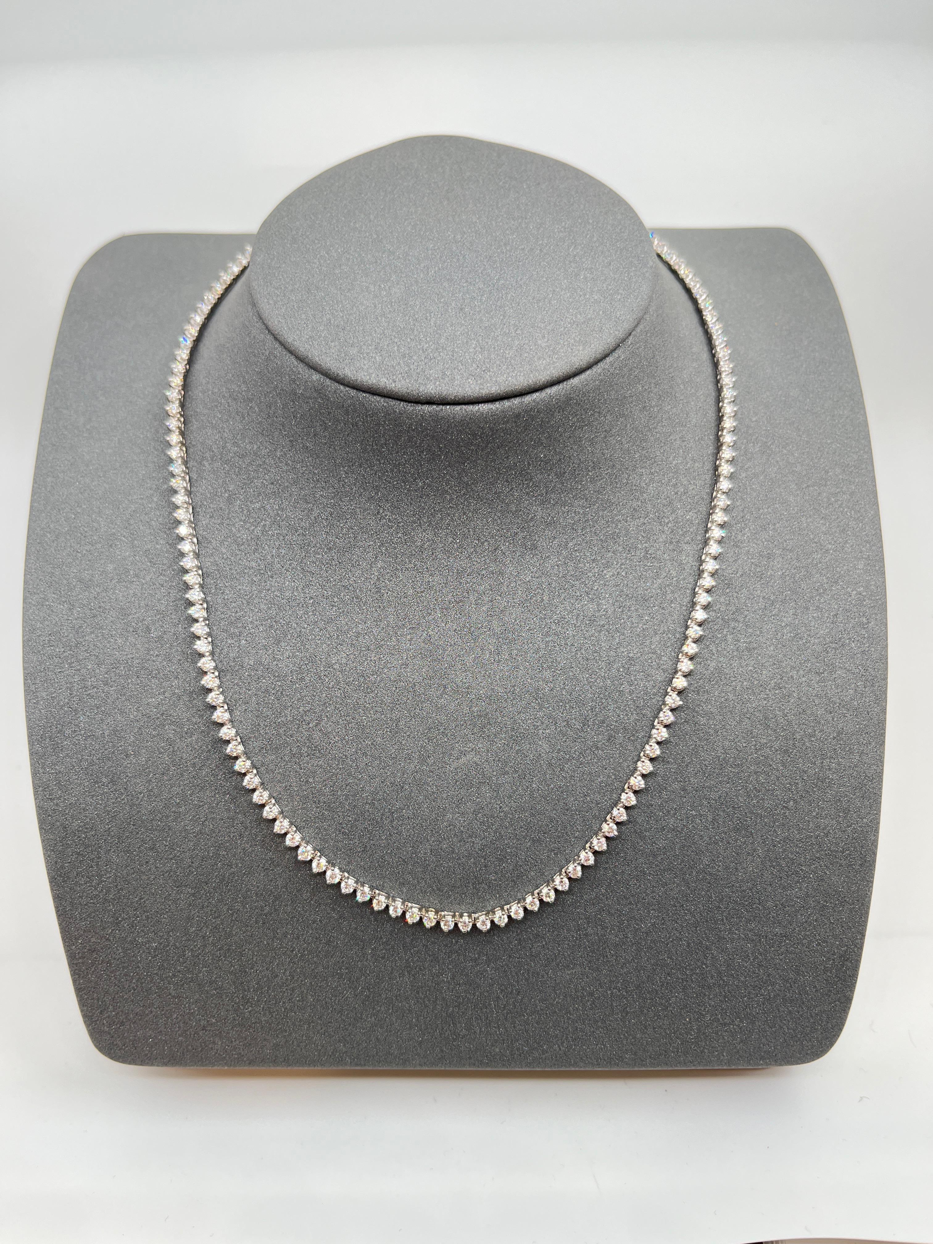 Round Cut 5.58 ct Diamond Tennis Necklace