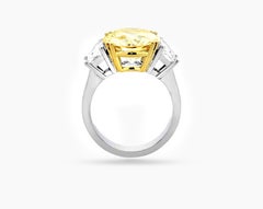 5.58 ct IGI Yellow Round and Trapezoid Diamond High Jewellery Ring "Astoria 558"