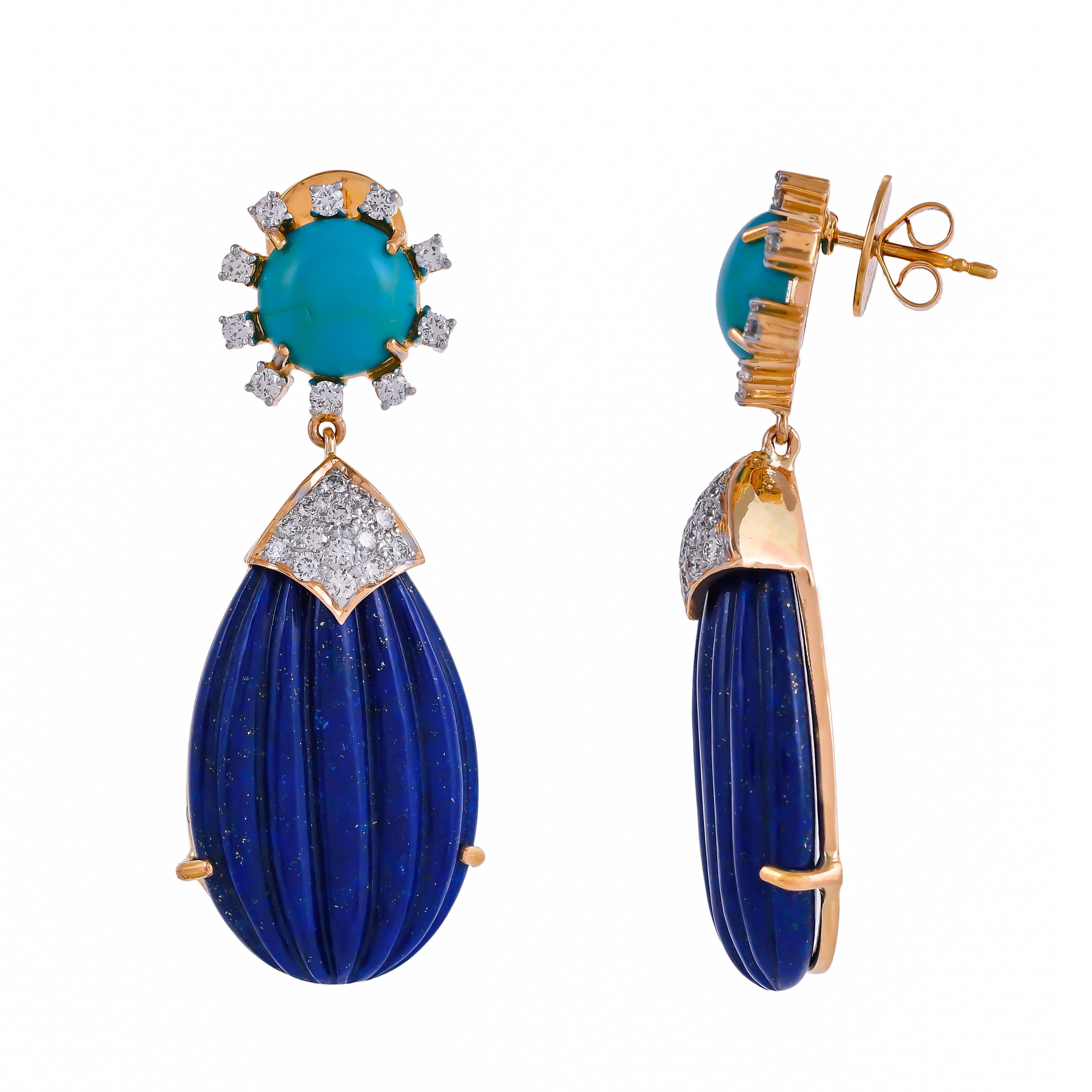 This teardrop earring by Exquisite Fine Jewellery is mounted in 18 karats yellow gold supporting two pear-shaped beautifully carved 55.88 carats lapis lazuli drops, 5.22 carats turquoise and 1.29 carats diamonds.
The design is contemporary yet chic