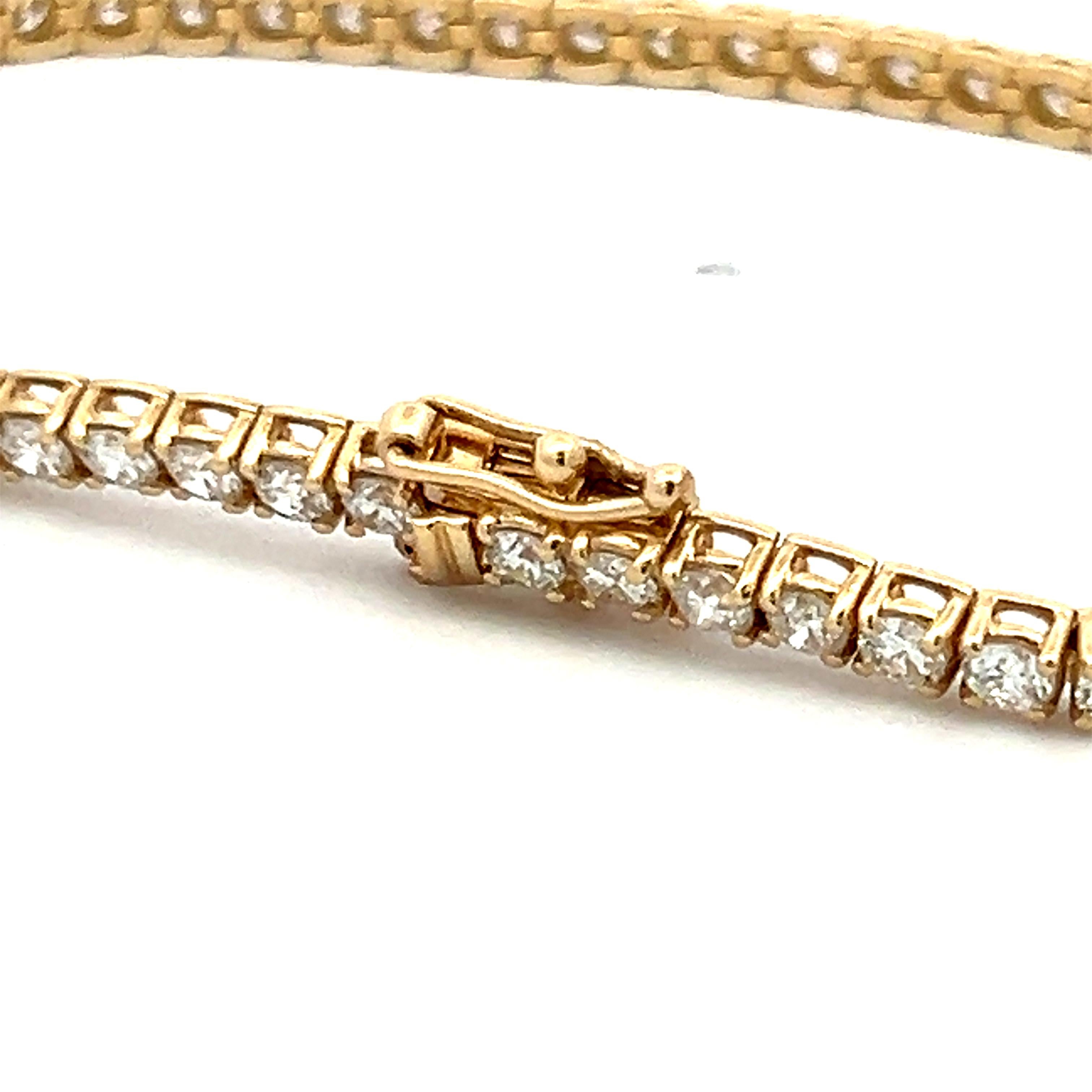 Diamante redondo de 5,58 ct Pulsera de tenis clásica de oro amarillo de 14 quilates Corte brillante en venta