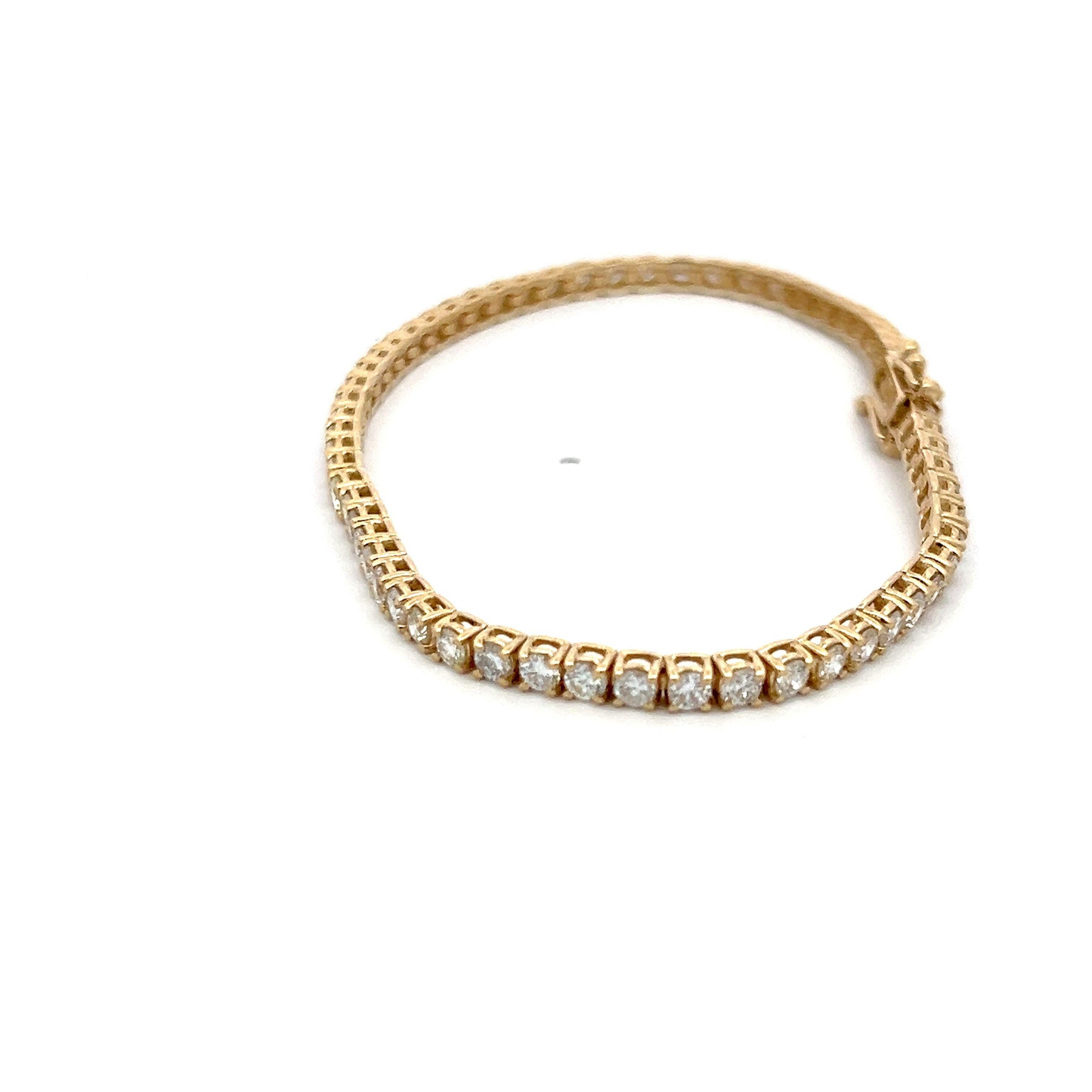 Diamante redondo de 5,58 ct Pulsera de tenis clásica de oro amarillo de 14 quilates en venta 3
