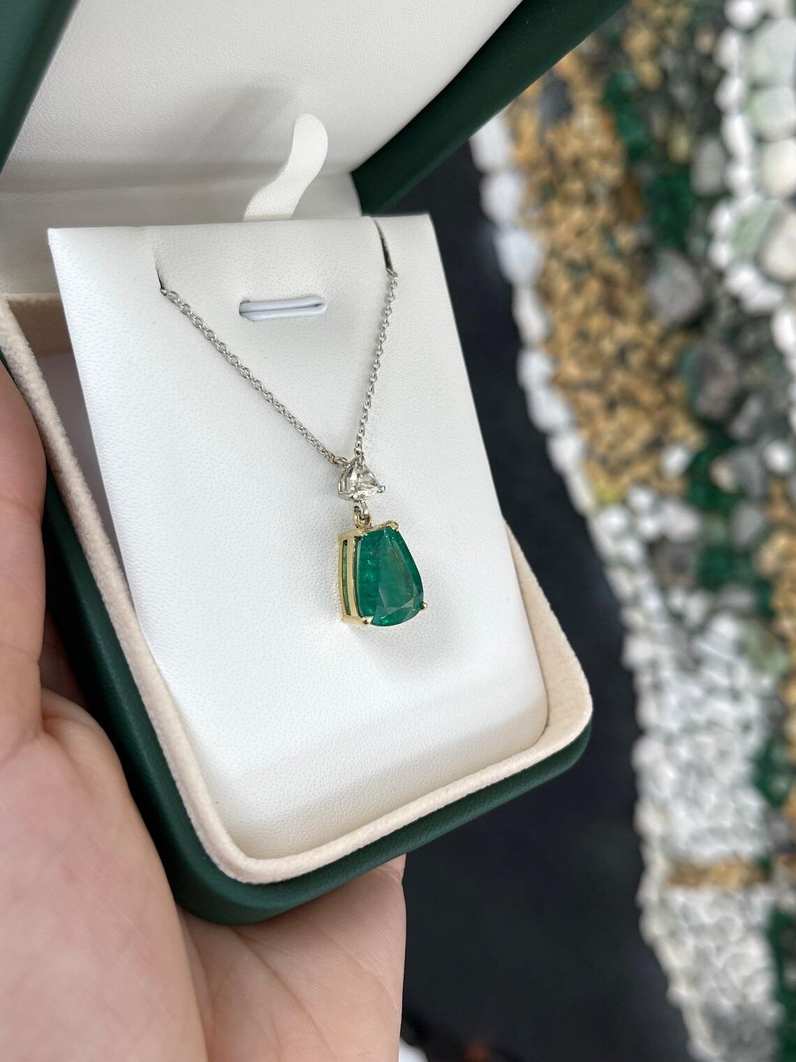 Art Nouveau 5.58tcw 18K Irregular Cut Emerald & Trillion Cut Diamond Accent Pendant Necklace For Sale