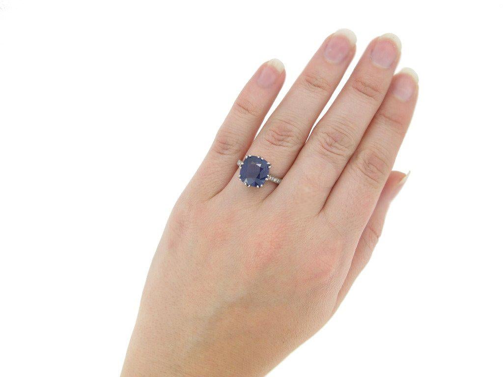5.59 Cts Unenhanced Colour Change Ceylon Sapphire Ring circa 1950 For Sale 1