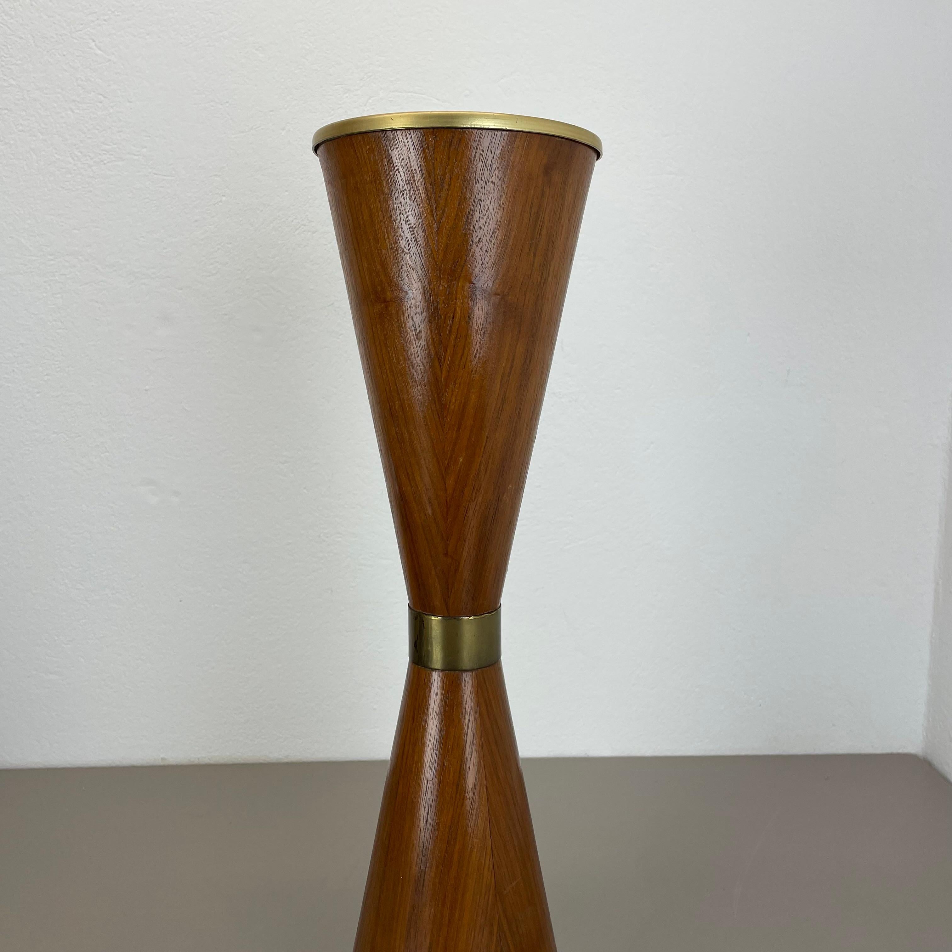 55cm Elemento minimalista DIABOLO in metallo e noce per piante, ITALIA, anni '50 in vendita 7