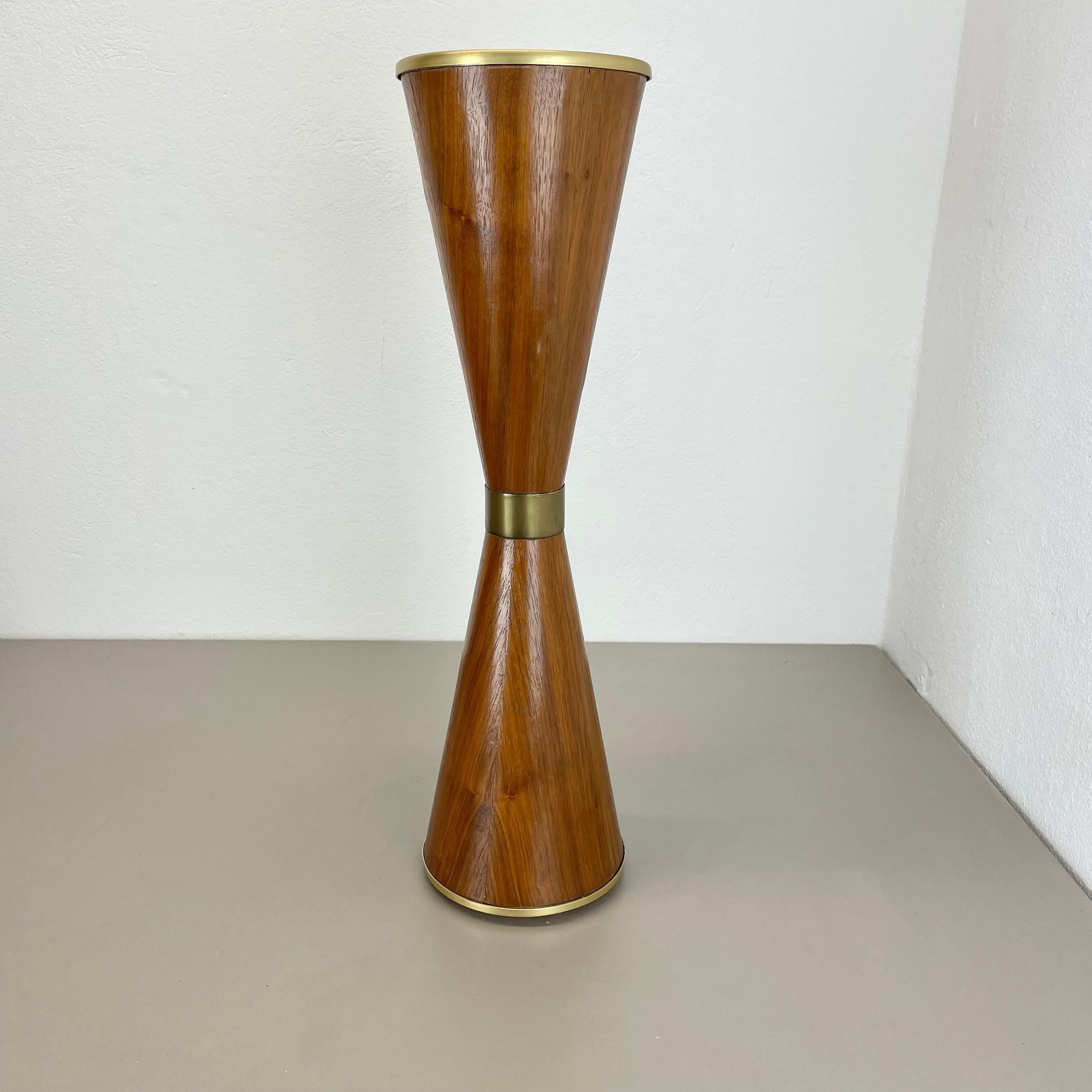 Mid-Century moderno 55cm Elemento minimalista DIABOLO in metallo e noce per piante, ITALIA, anni '50 in vendita