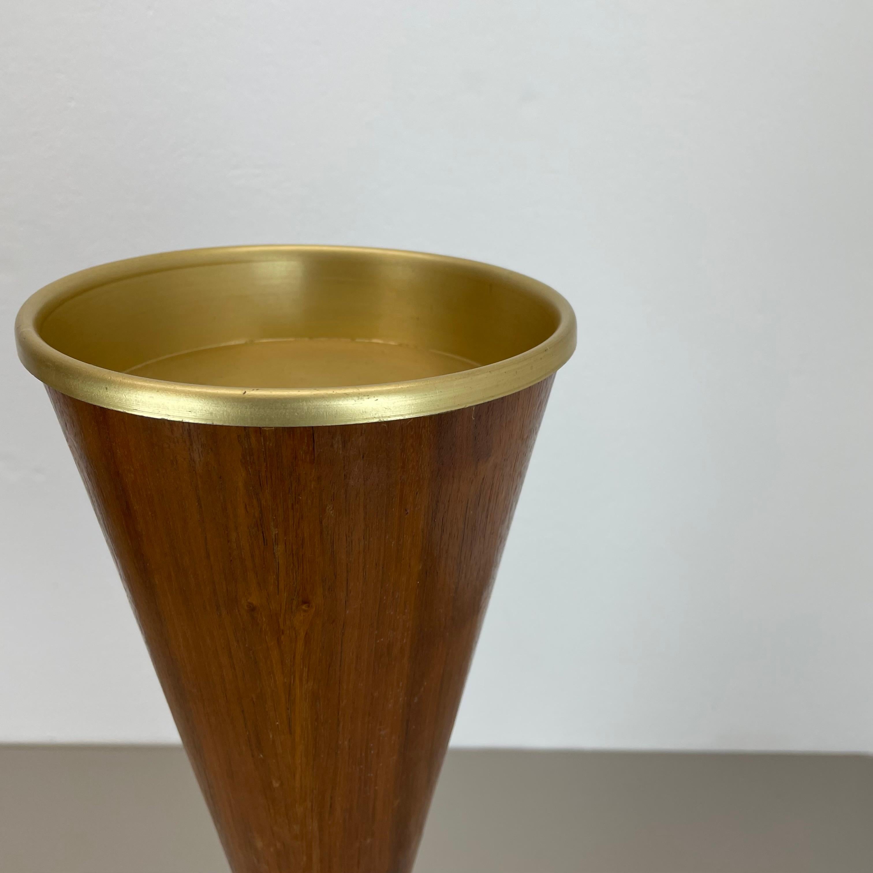 XX secolo 55cm Elemento minimalista DIABOLO in metallo e noce per piante, ITALIA, anni '50 in vendita