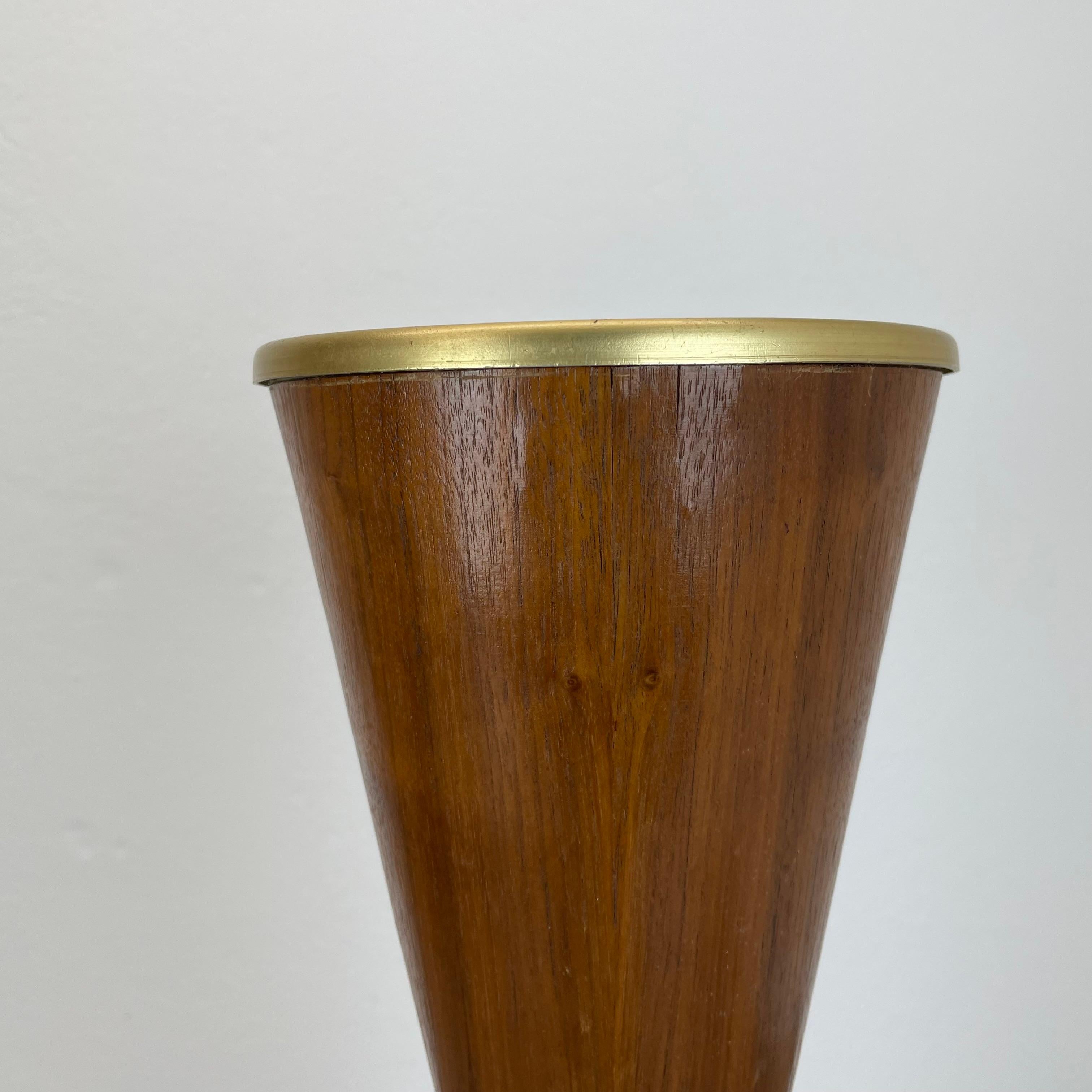 Metallo 55cm Elemento minimalista DIABOLO in metallo e noce per piante, ITALIA, anni '50 in vendita