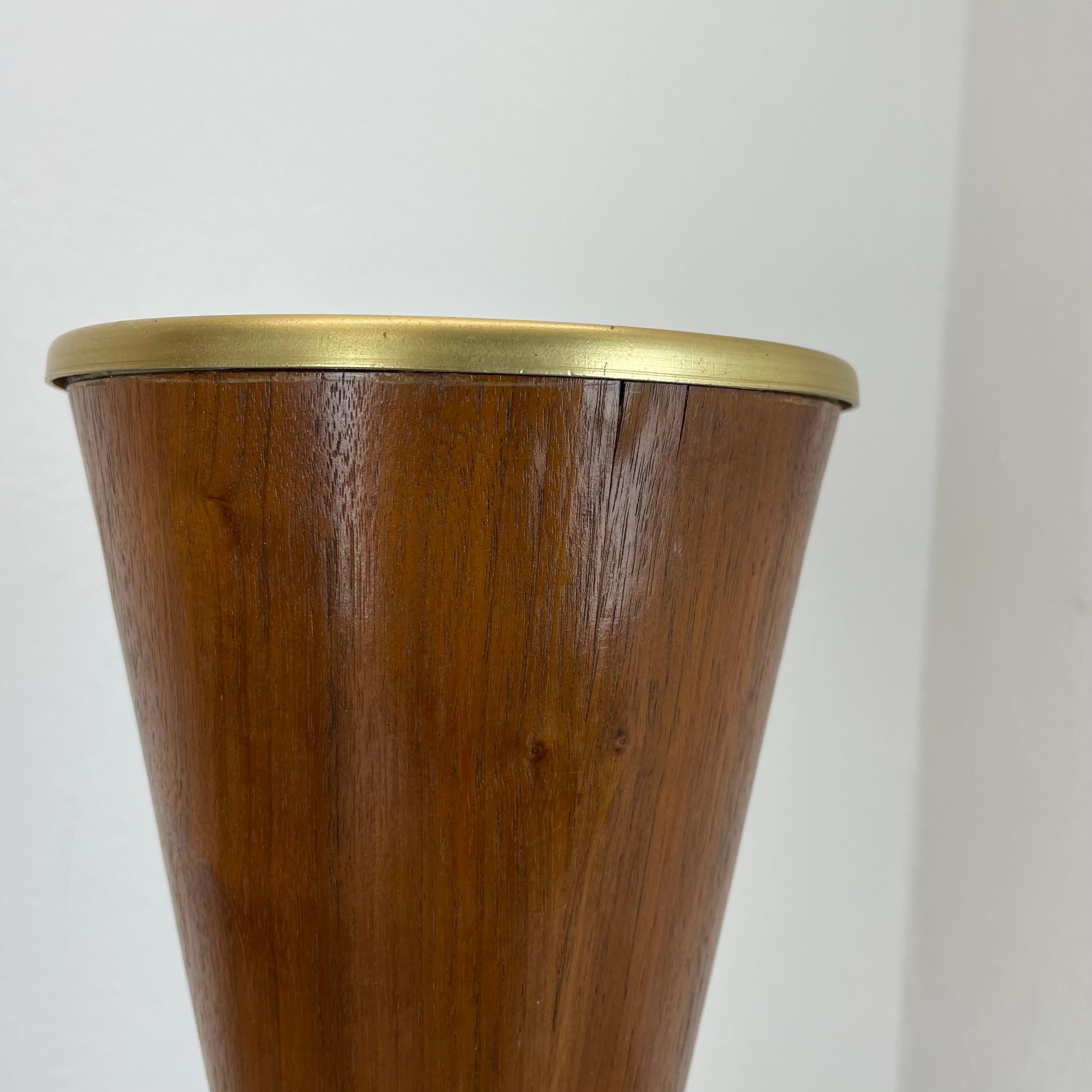 55cm Elemento minimalista DIABOLO in metallo e noce per piante, ITALIA, anni '50 in vendita 1