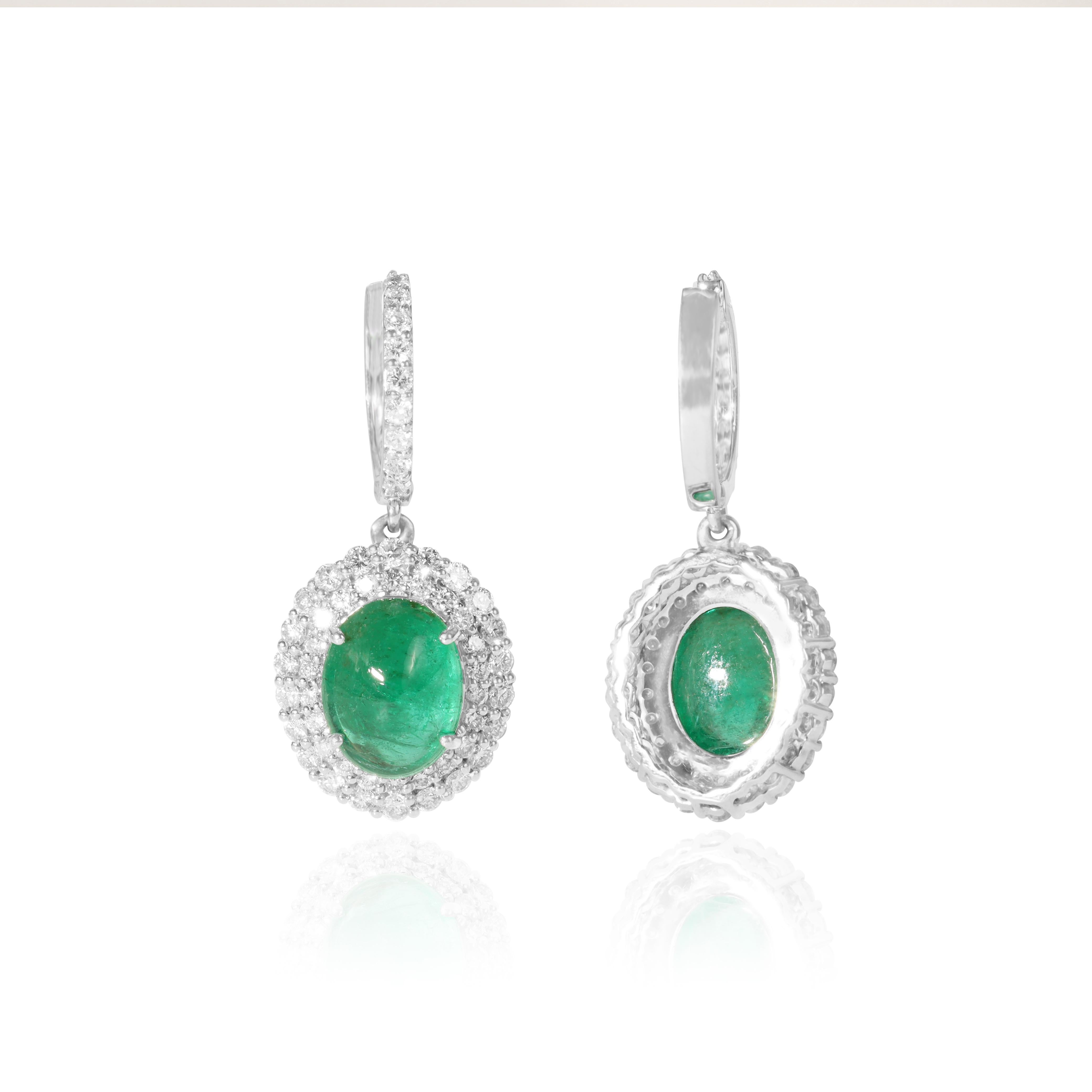 Donna 5ct Eccezionale smeraldo ovale naturale Orecchini pendenti con diamante aureolato in oro 18k in vendita