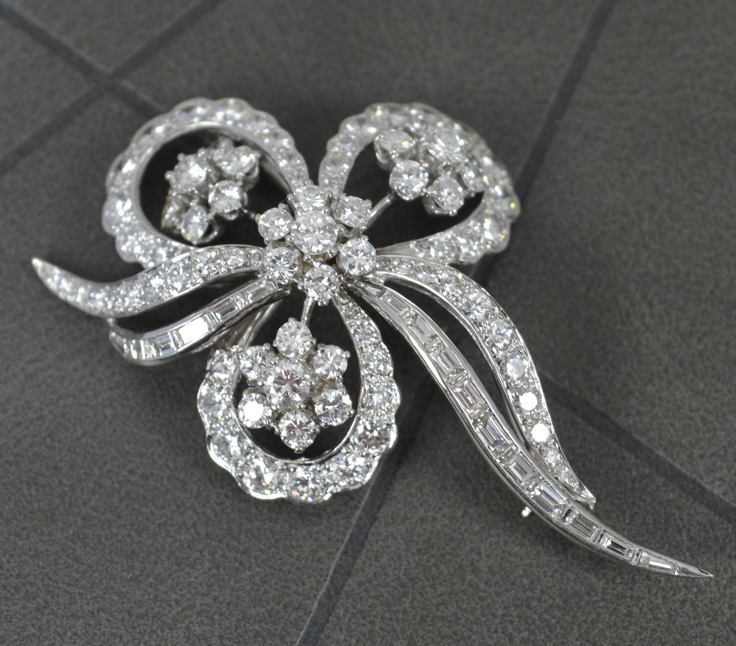 Round Cut 5.5ct Vs Diamond 18ct White Gold Flower Floral Spray Brooch For Sale