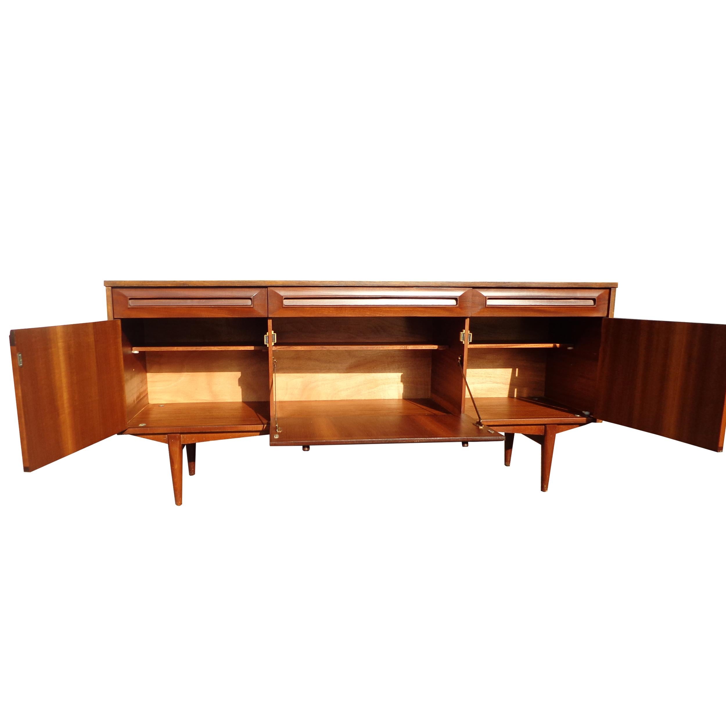 Mid-Century Modern Teak Bow Front Credenza For Sale 1