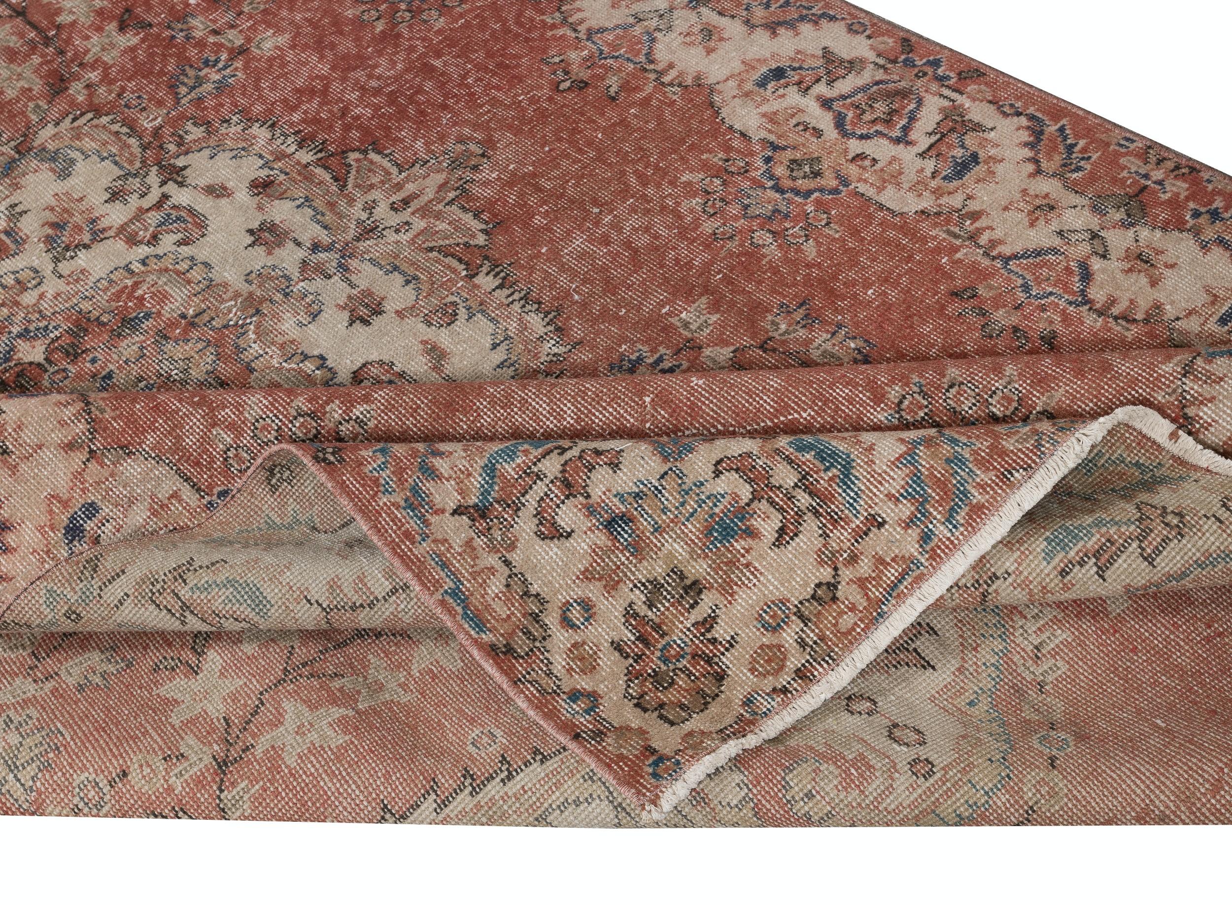 Rustico 5.5x10 Ft Tappeto turco vintage fatto a mano unico nel suo genere, tappeto rosso anni '60 in vendita