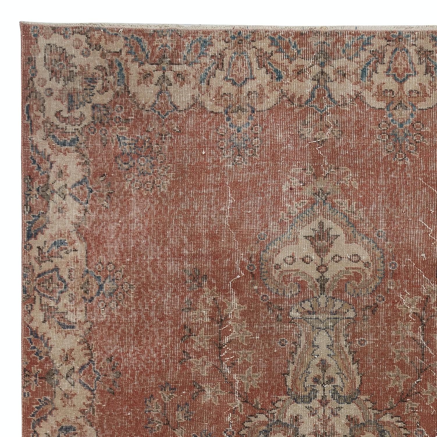 Turco 5.5x10 Ft Tappeto turco vintage fatto a mano unico nel suo genere, tappeto rosso anni '60 in vendita