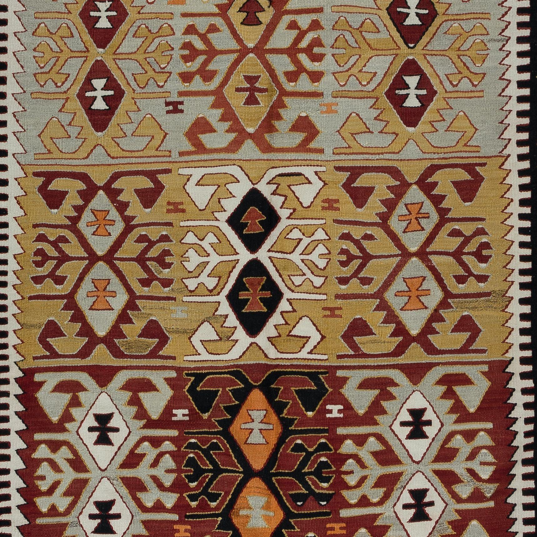 5.5x10 Ft Vintage Flat-Weave Kilim, Geometric Hand-Woven Rug, Colorful Carpet In Good Condition For Sale In Philadelphia, PA