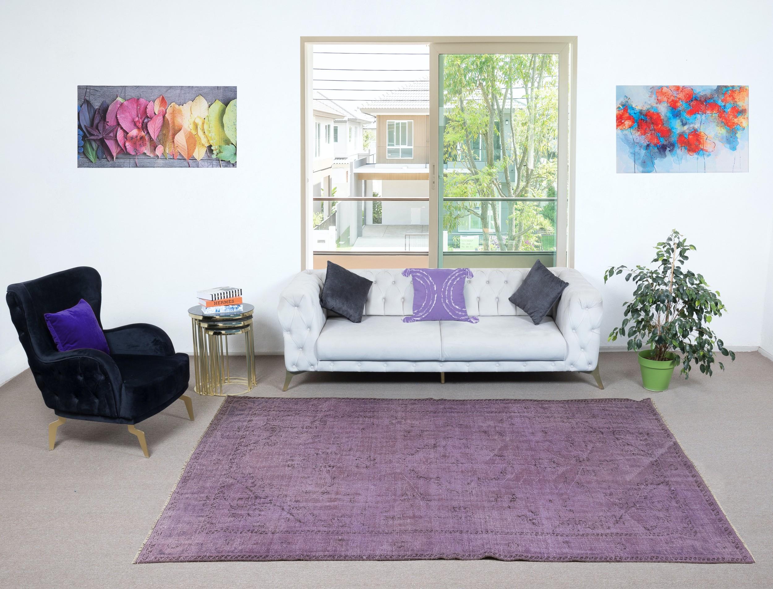 Nos tapis surteints sont tous des pièces vintage nouées à la main qui sont recréées dans notre atelier pour répondre à un plus large éventail de choix de décoration intérieure, du moderne au côtier, de l'industriel au rustique/cottage. Ces tapis