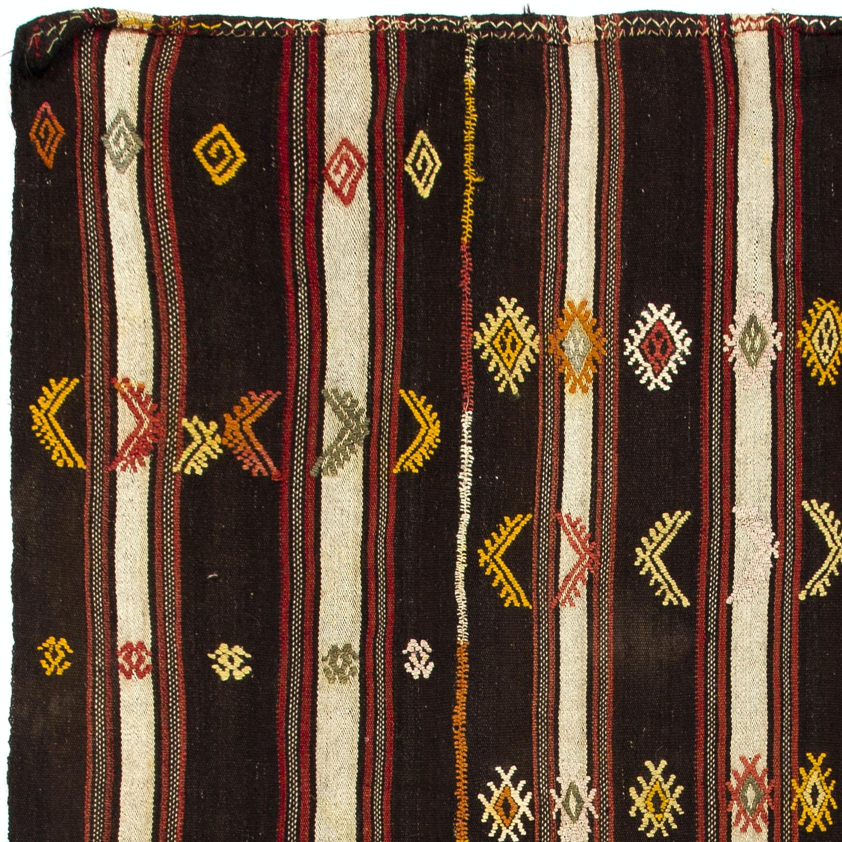 5.5x10.3 Ft Hand-Woven Vintage Banded Nomadic Kilim, Flat-Weave Turkish Wool Rug In Good Condition For Sale In Spring Valley, NY