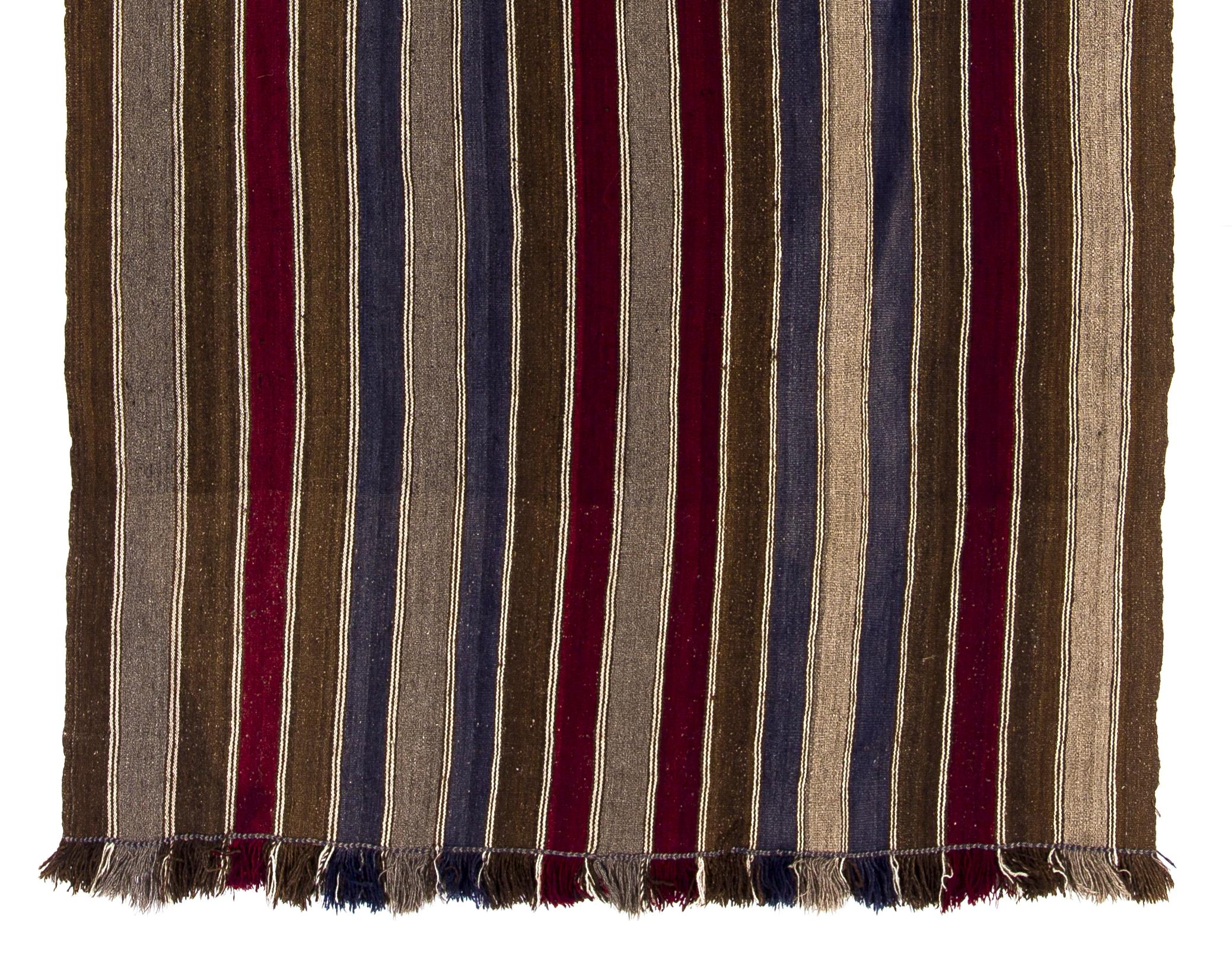 5.5x13.2 Ft Vintage Turkish Striped Wool Kilim Runner, flachgewebter Bodenbelag (Kelim) im Angebot