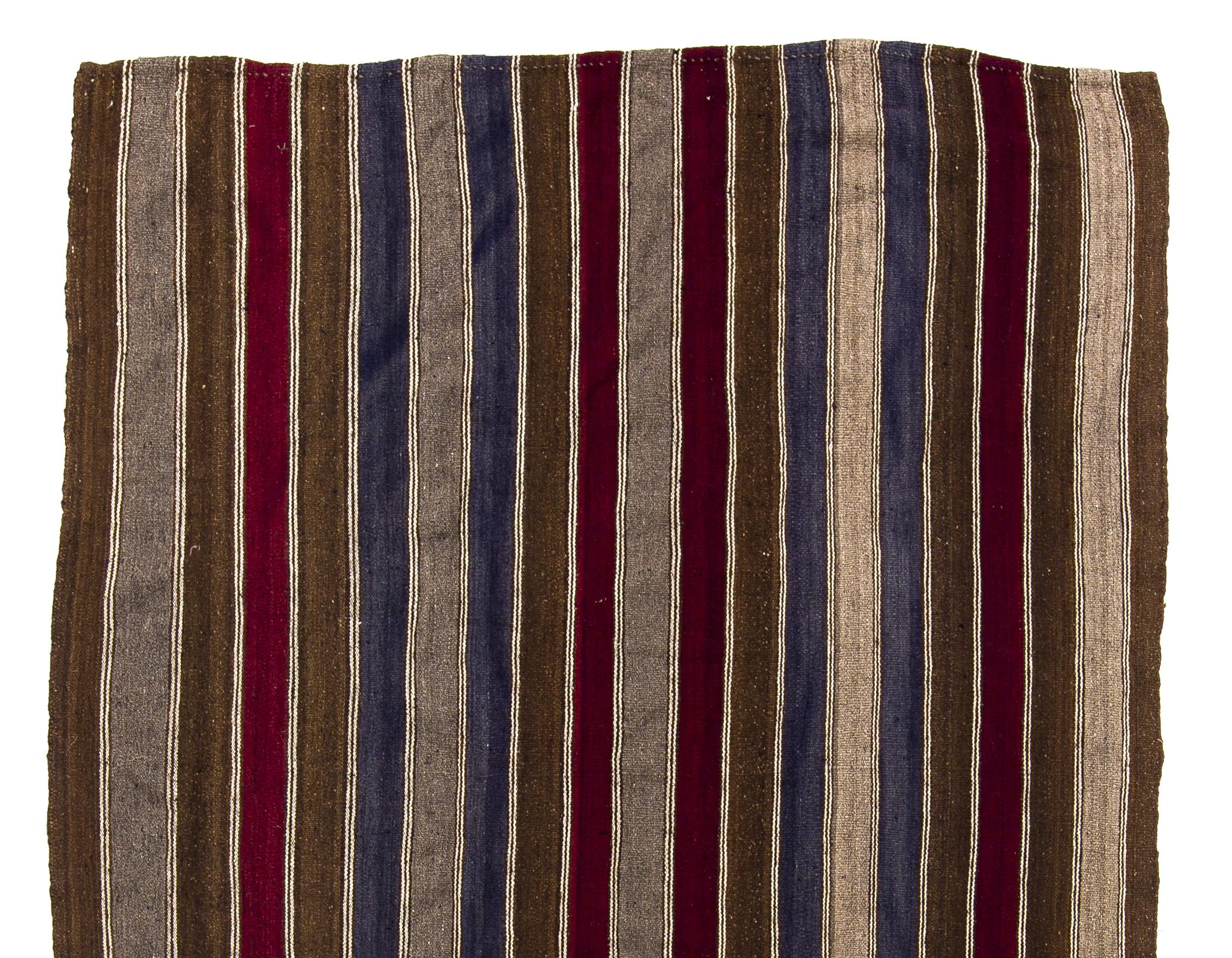 5.5x13.2 Ft Vintage Turkish Striped Wool Kilim Runner, flachgewebter Bodenbelag (Türkisch) im Angebot