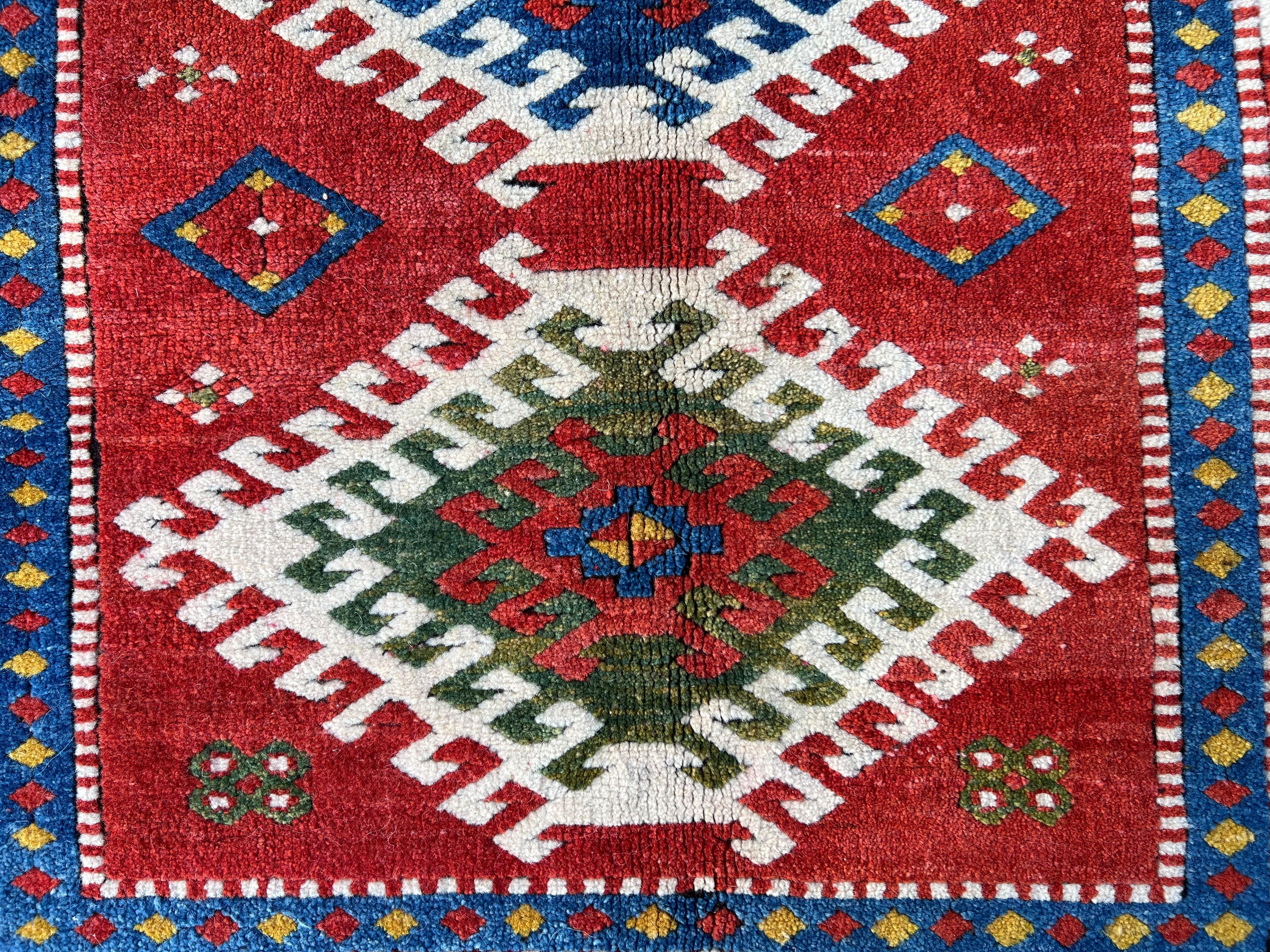 Riproduzione di un antico tappeto caucasico Bordjalou Kazak. 100% lana in vendita 3