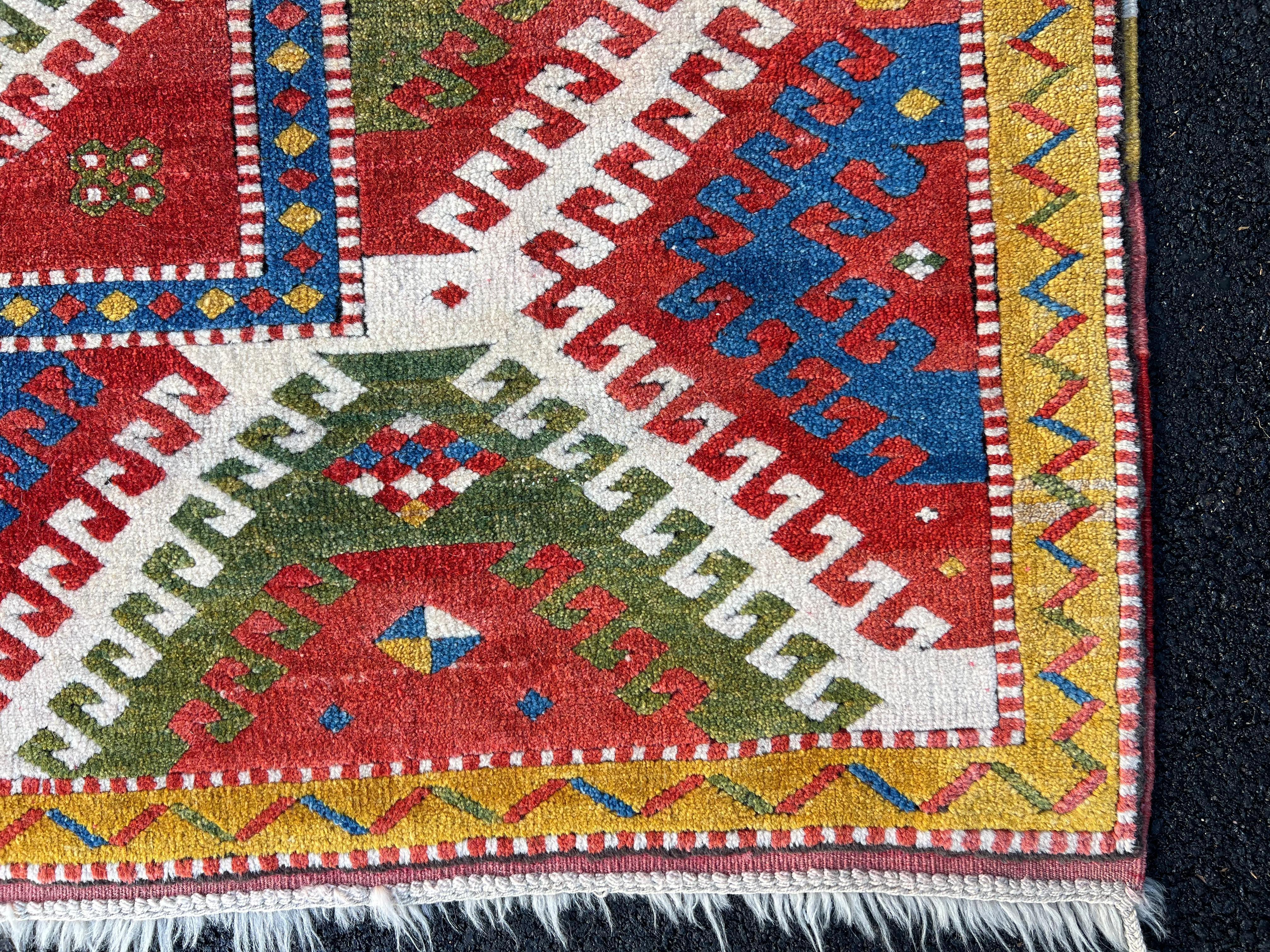 Riproduzione di un antico tappeto caucasico Bordjalou Kazak. 100% lana in vendita 4