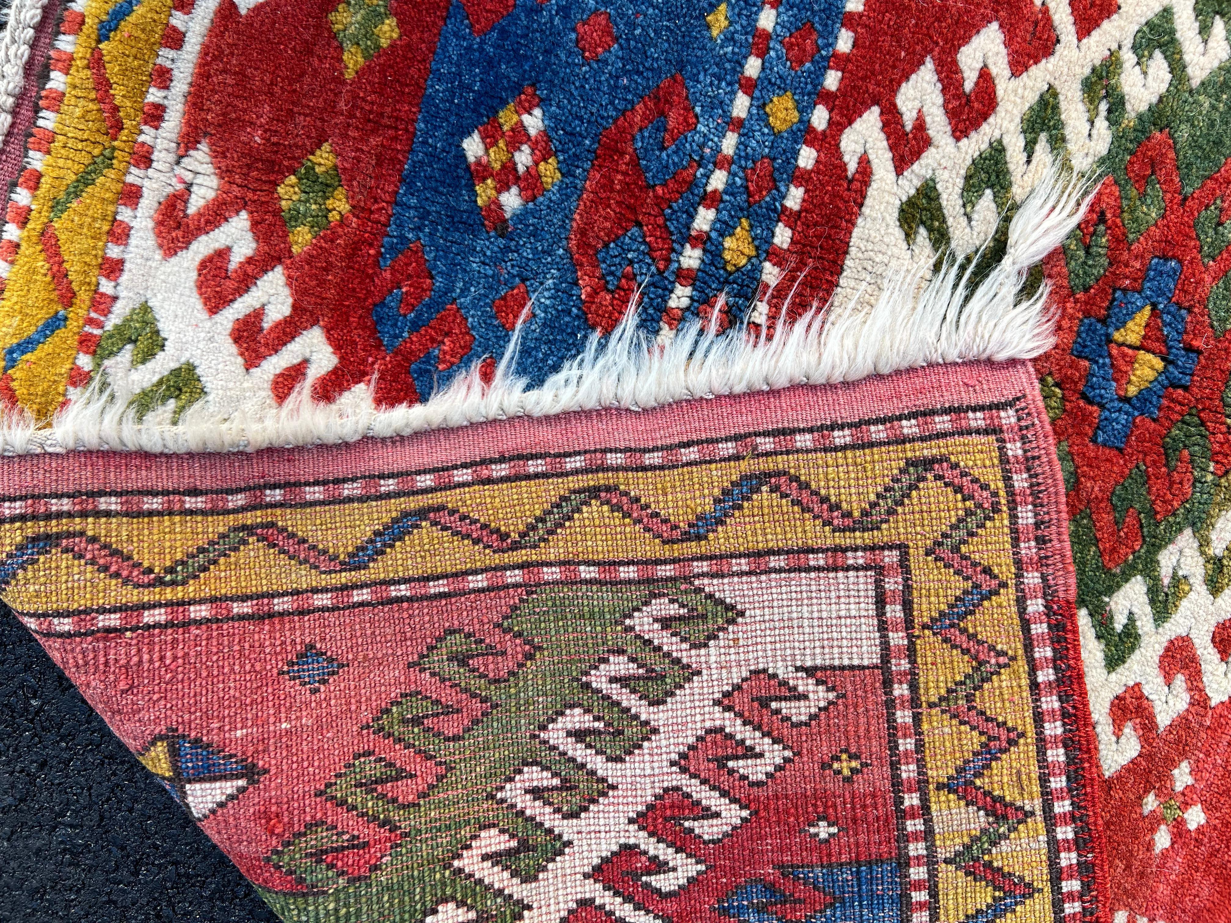 Caucasico Riproduzione di un antico tappeto caucasico Bordjalou Kazak. 100% lana in vendita