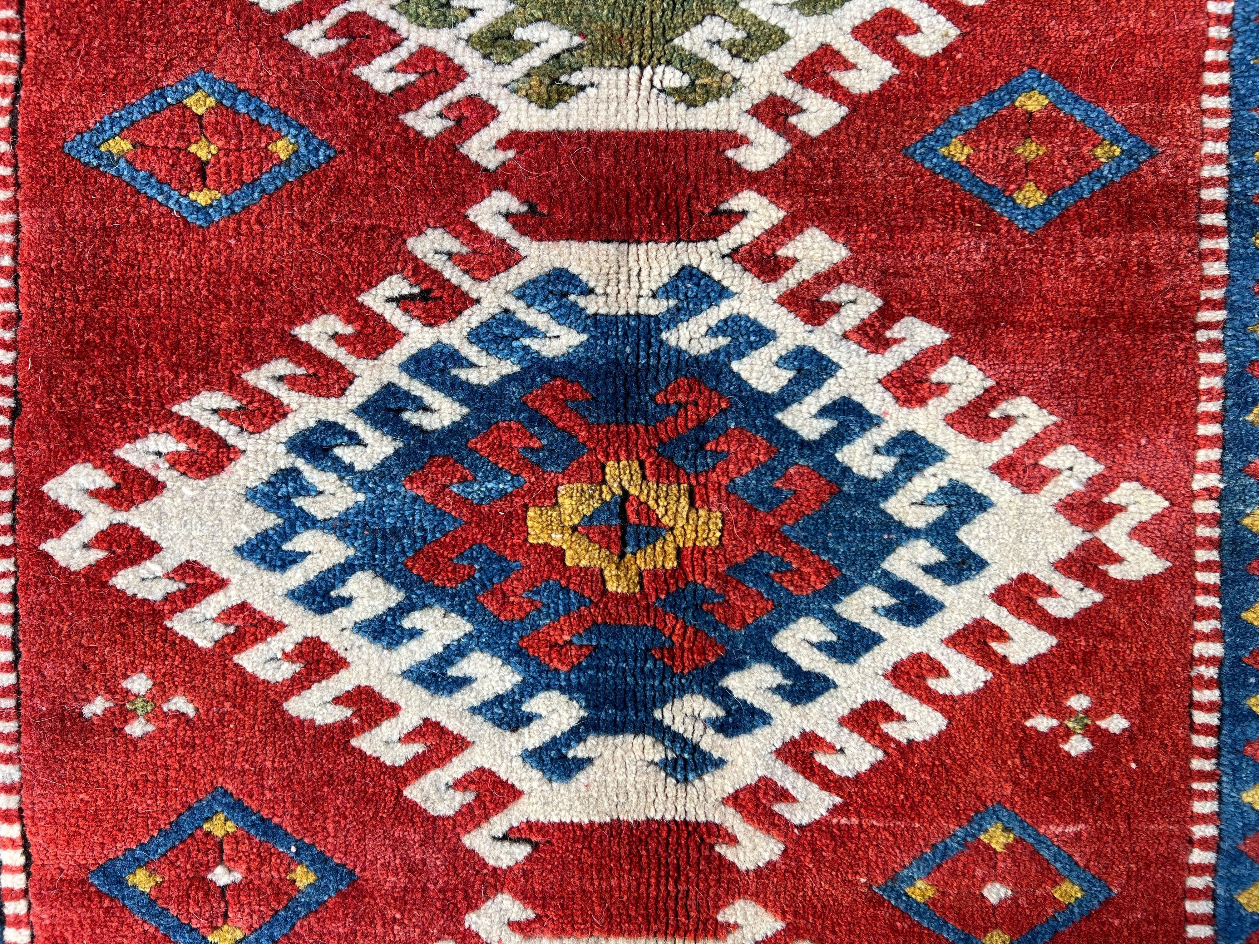 Annodato a mano Riproduzione di un antico tappeto caucasico Bordjalou Kazak. 100% lana in vendita