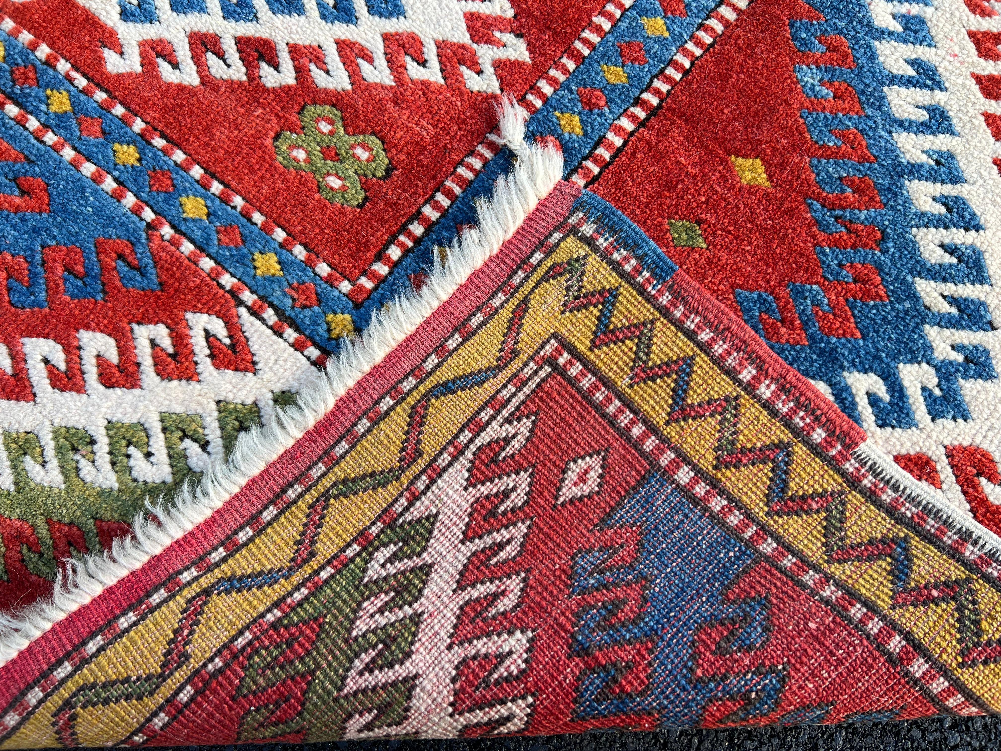 Riproduzione di un antico tappeto caucasico Bordjalou Kazak. 100% lana in vendita 1