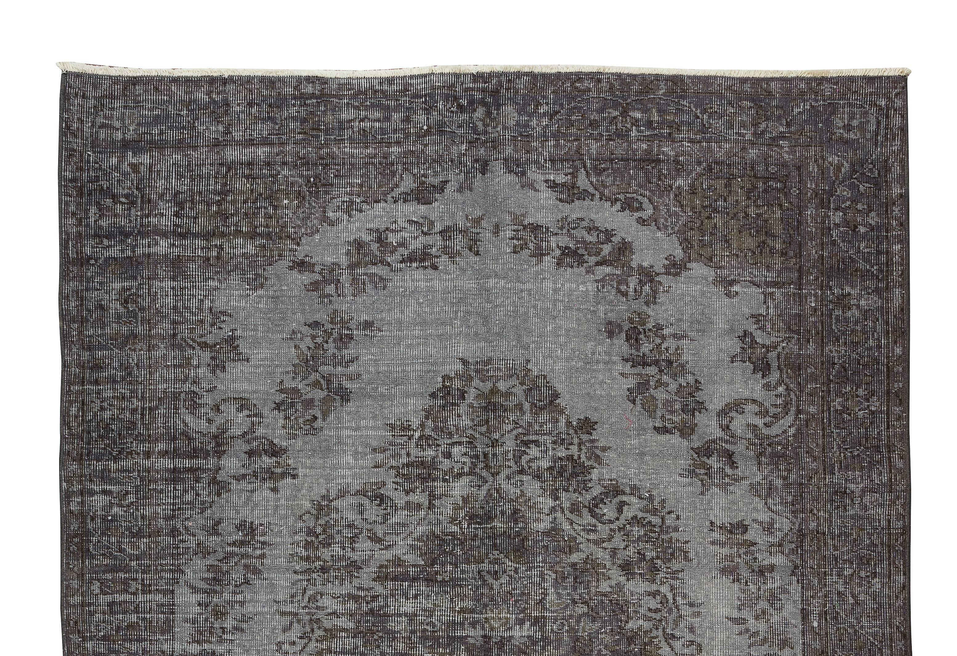 Turkish 5.5x7.6 Ft Vintage Medallion Design Area Rug in Gray, Hand-Knotted in Turkey For Sale