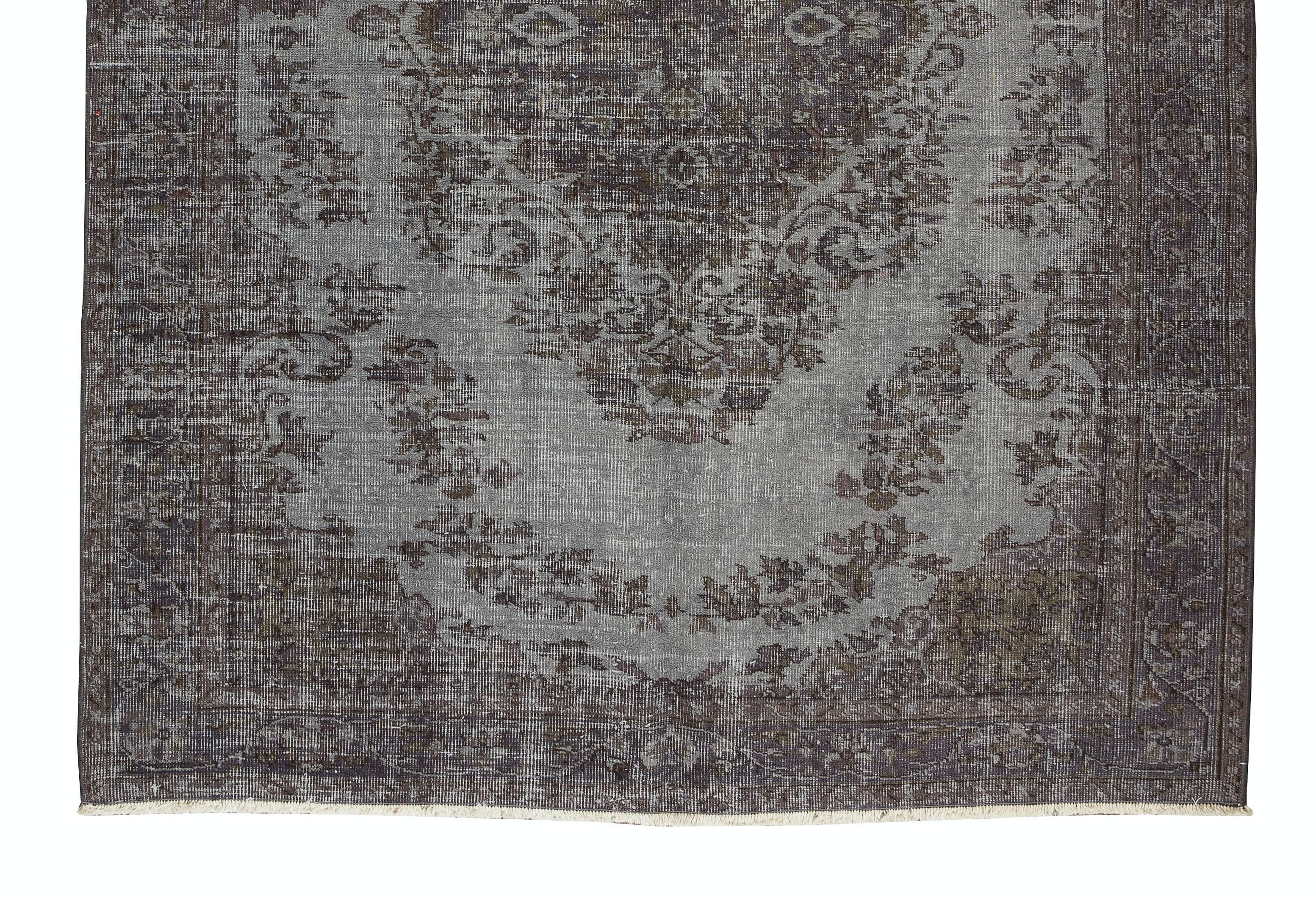 5.5x7.6 Ft Vintage Medallion Design Area Rug in Gray, Hand-Knotted in Turkey In Good Condition For Sale In Philadelphia, PA