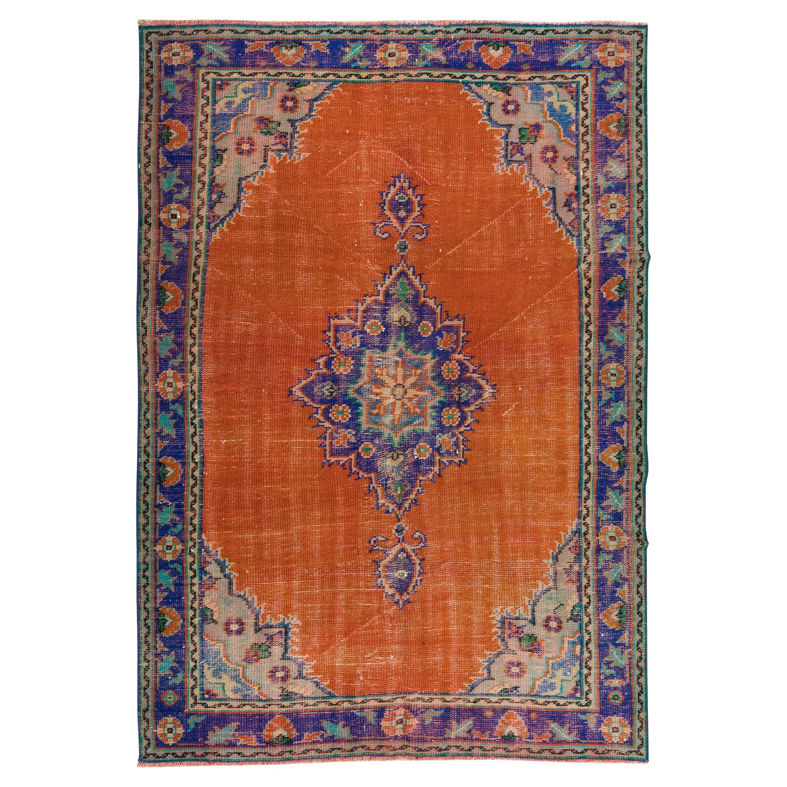 Handgeknüpfter türkischer Vintage-Teppich in gebranntem Orange, Lila, Blau und Grün, 5,5x7.9 Ft