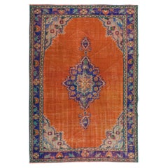 Tapis turc vintage noué à la main de 5,5 x 7,9 m en orange brûlé, violet, bleu et vert