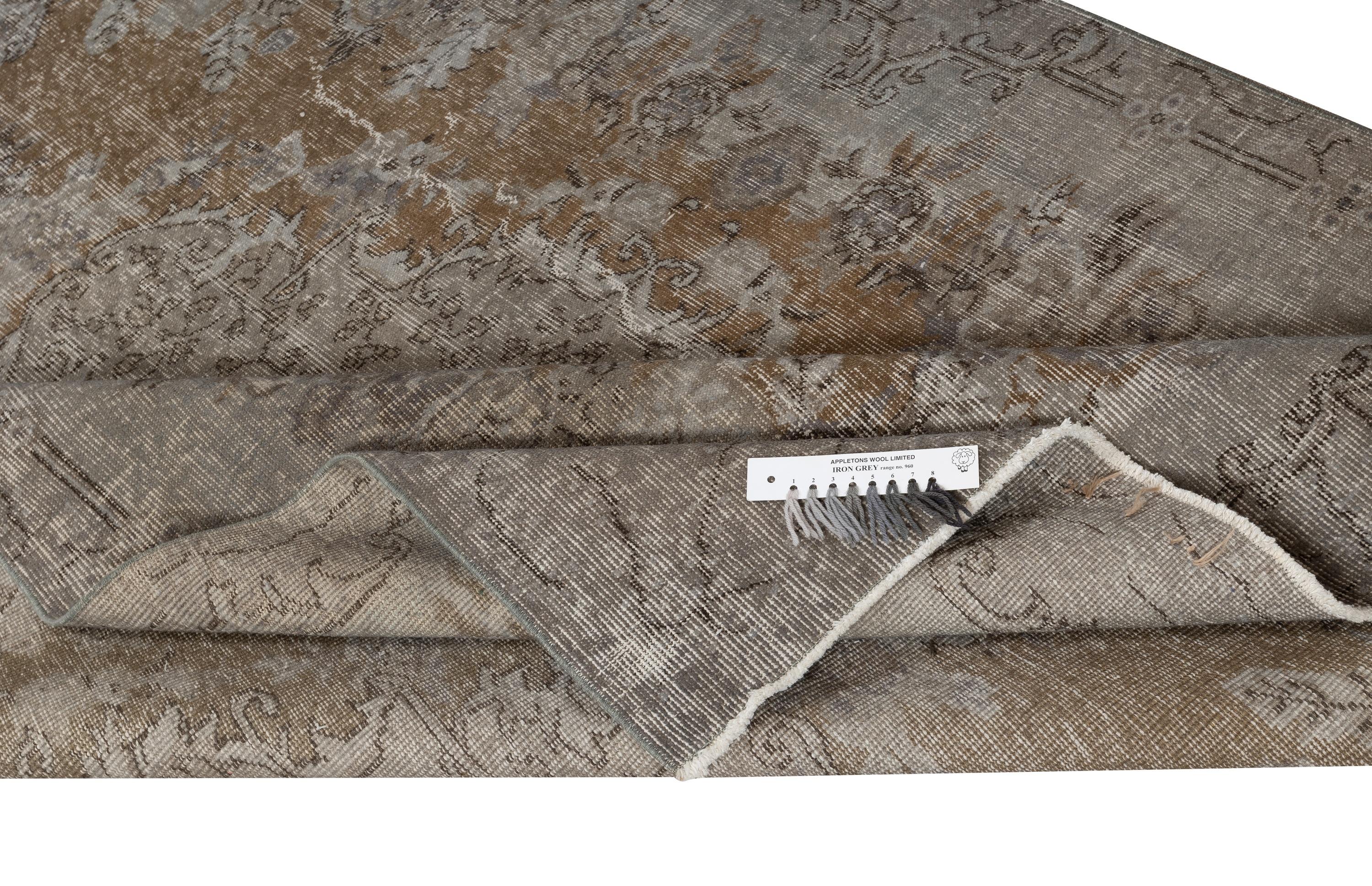 5.5x8 Ft Grauer & Brauner Handgeknüpfter Türkischer Vintage Teppich für Zeitgenössische Interieurs (Moderne) im Angebot