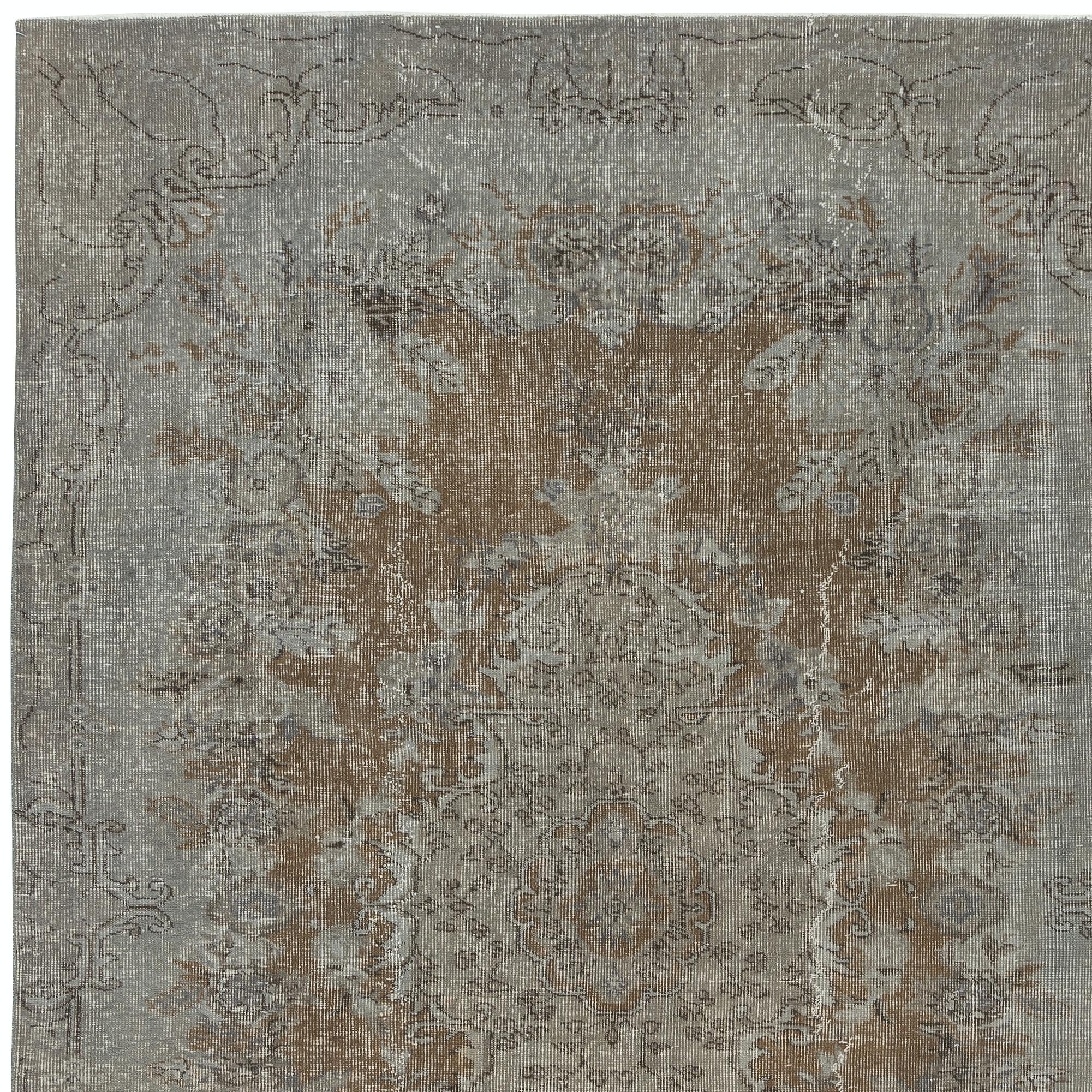 5.5x8 Ft Grauer & Brauner Handgeknüpfter Türkischer Vintage Teppich für Zeitgenössische Interieurs (Mitte des 20. Jahrhunderts) im Angebot