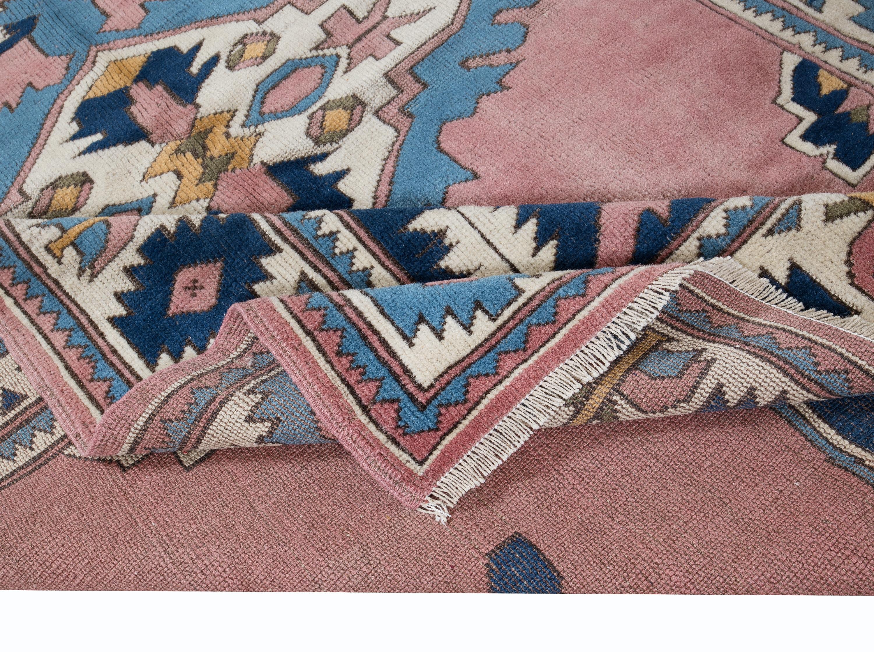 Moderner türkischer 5,5x8 Ft Teppich, handgefertigter Teppich im Medaillon-Design, 100 % Wolle (Türkisch) im Angebot