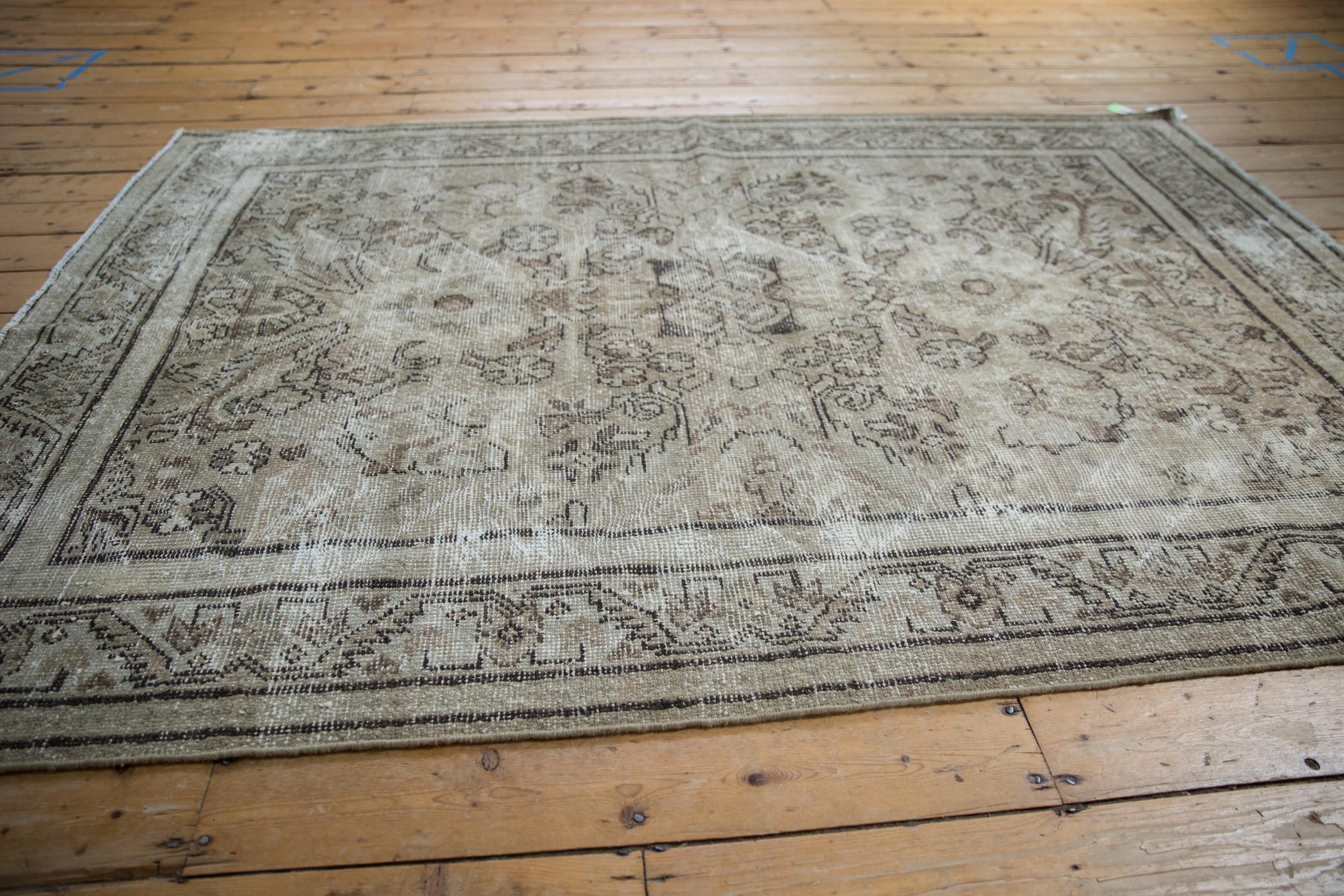 Vintage Distressed Mahal Carpet In Fair Condition In Katonah, NY