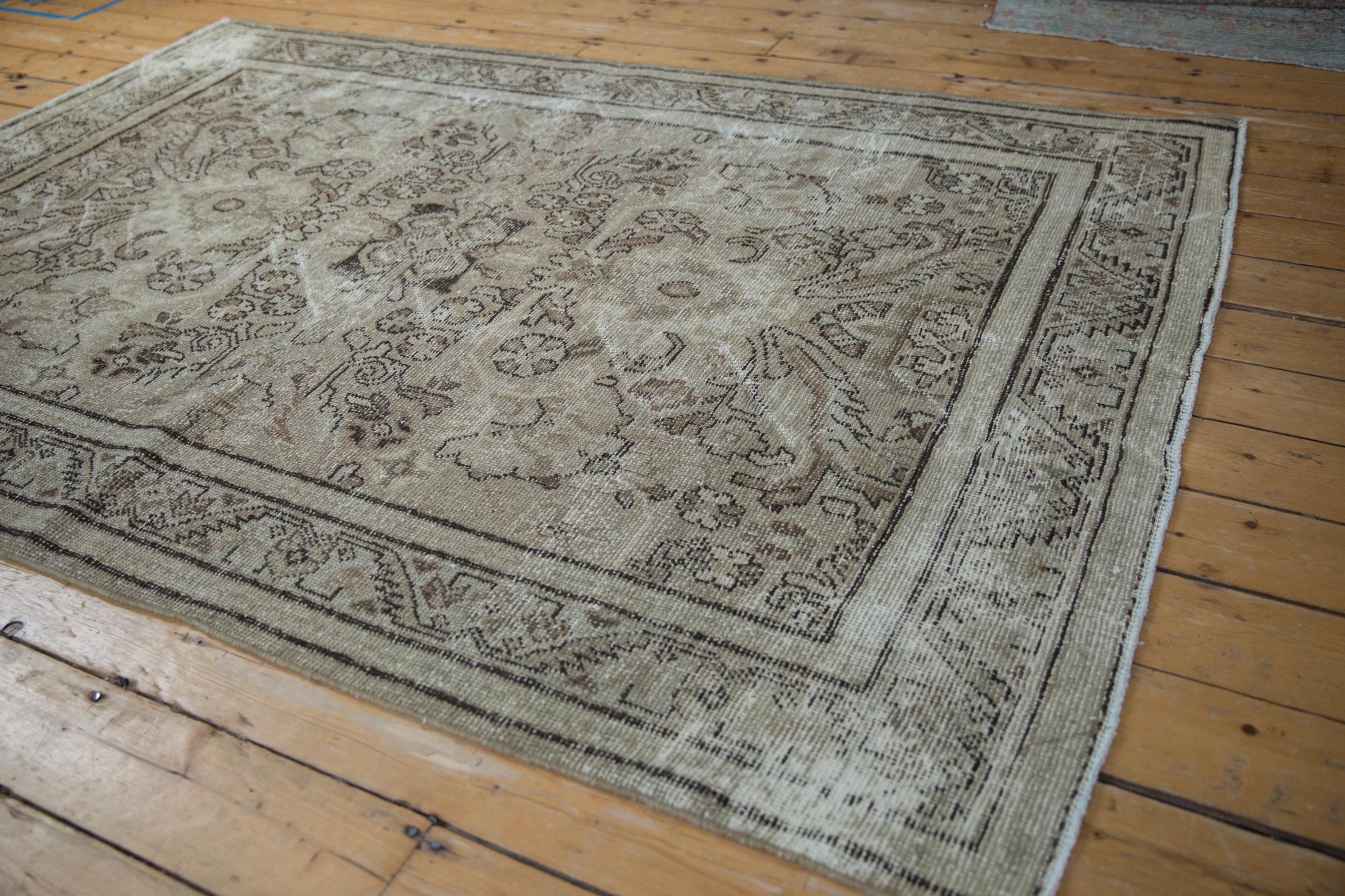 Vintage Distressed Mahal Carpet 1