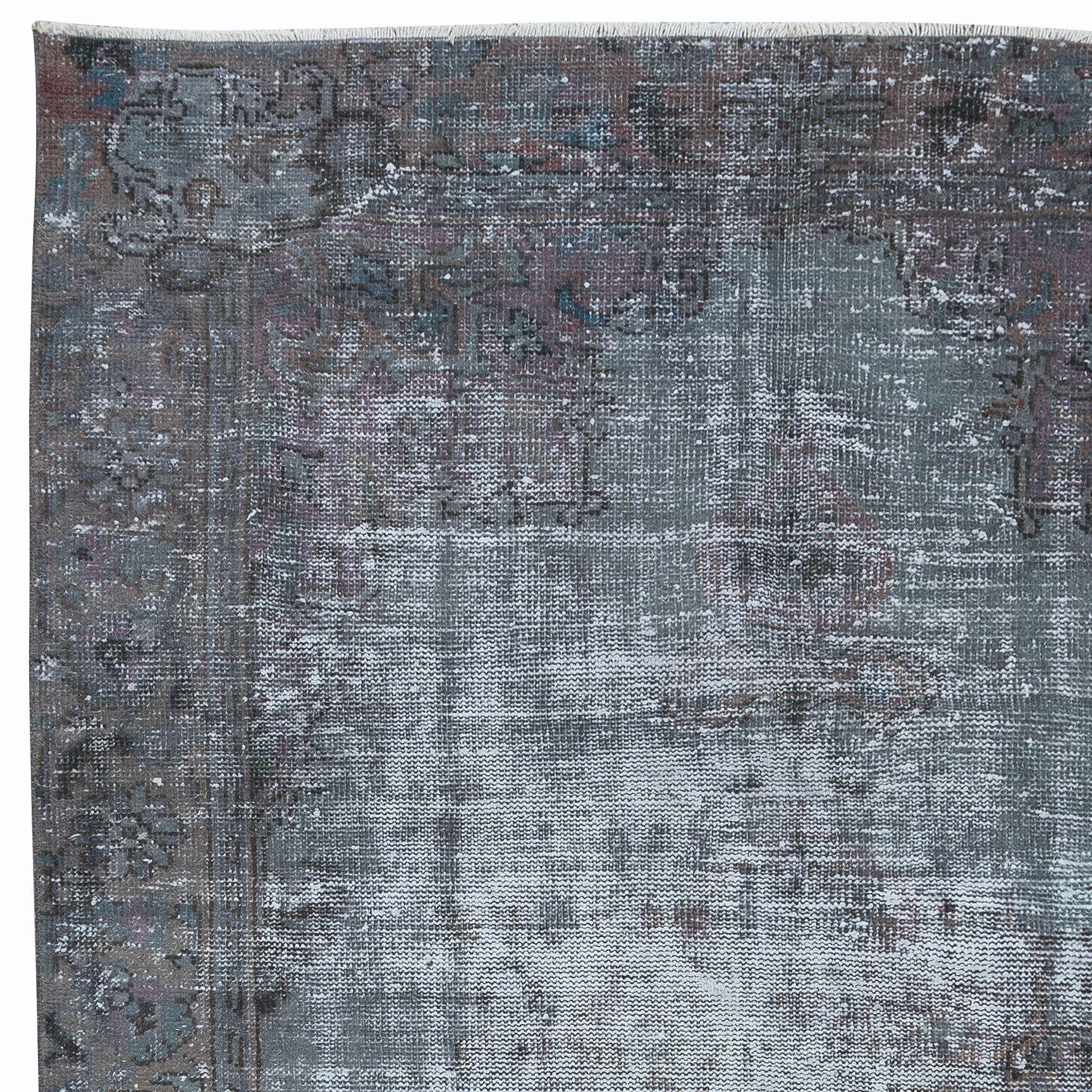 5.5x8.2 Ft Handmade Turkish Distressed Gray Area Rug, Ideal for Modern Interiors In Good Condition For Sale In Philadelphia, PA